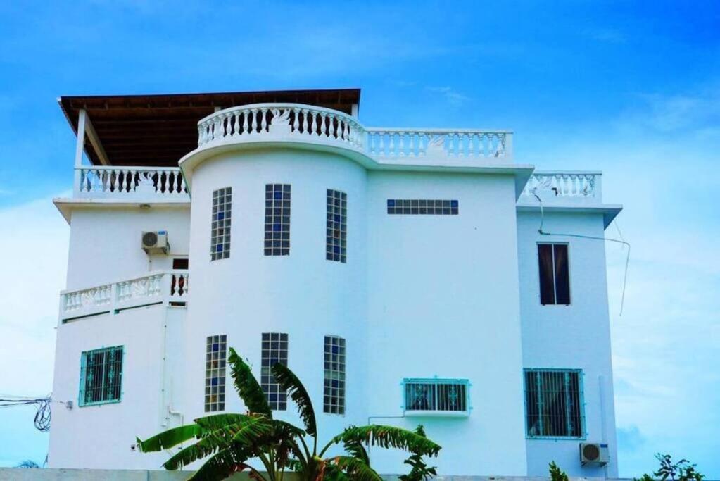 See Belize TRANQUIL Sea View Studio with Balcony & Infinity Pool