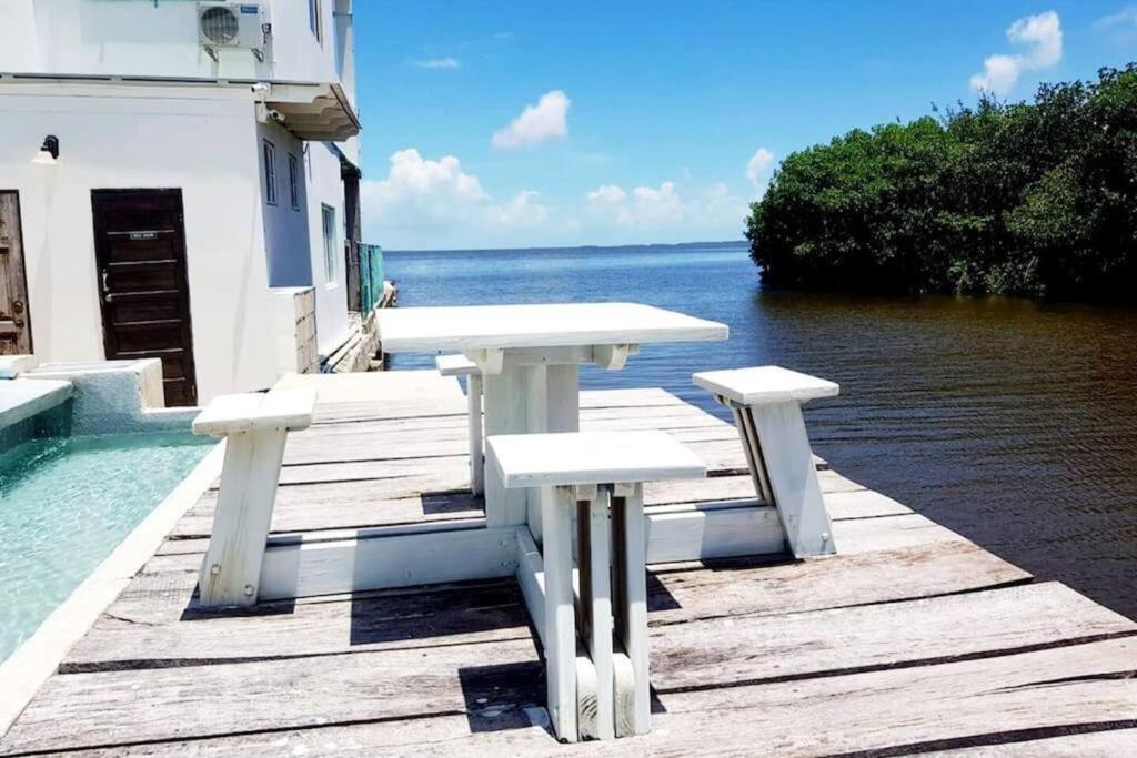 See Belize TRANQUIL Sea View Studio with Balcony & Infinity Pool