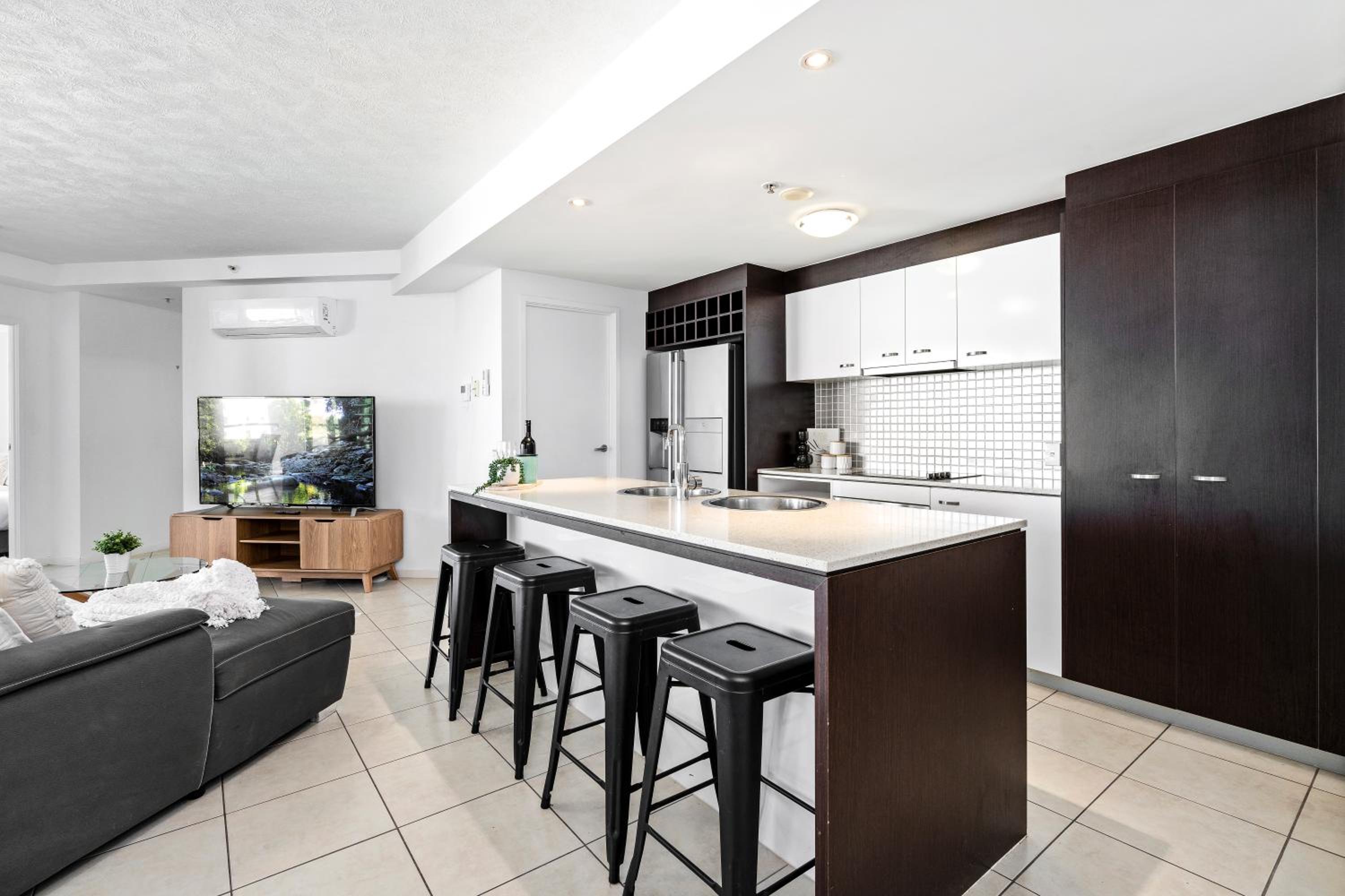 Wings Apartments - Q Stay