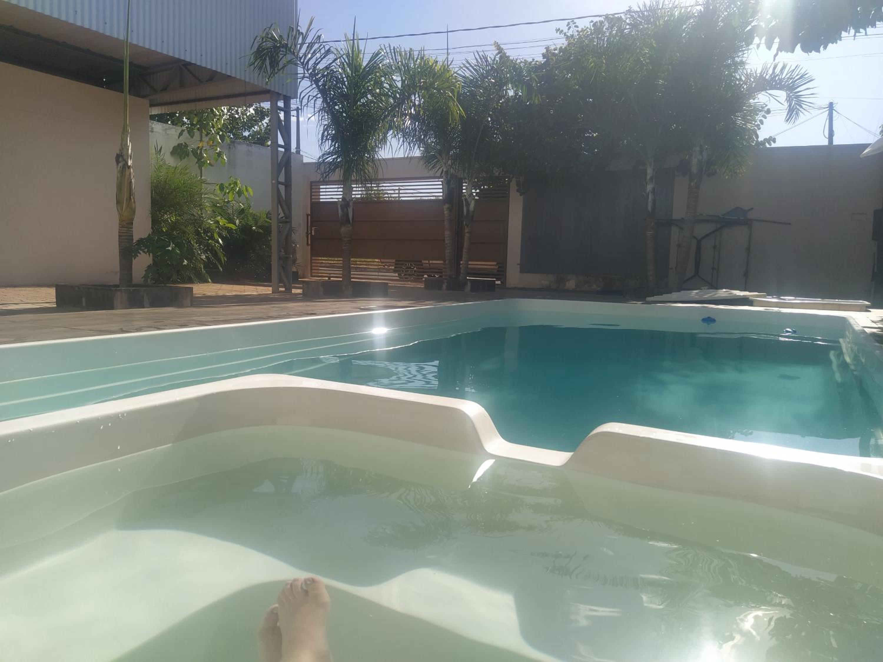 check-in autônomo em Piscina, Hidro, churrasqueira, casa dispondo até 3 quartos, 3 ar, 2b, tudo privativo - Reserva valor 6 hóspedes para abrir os 3 quarto