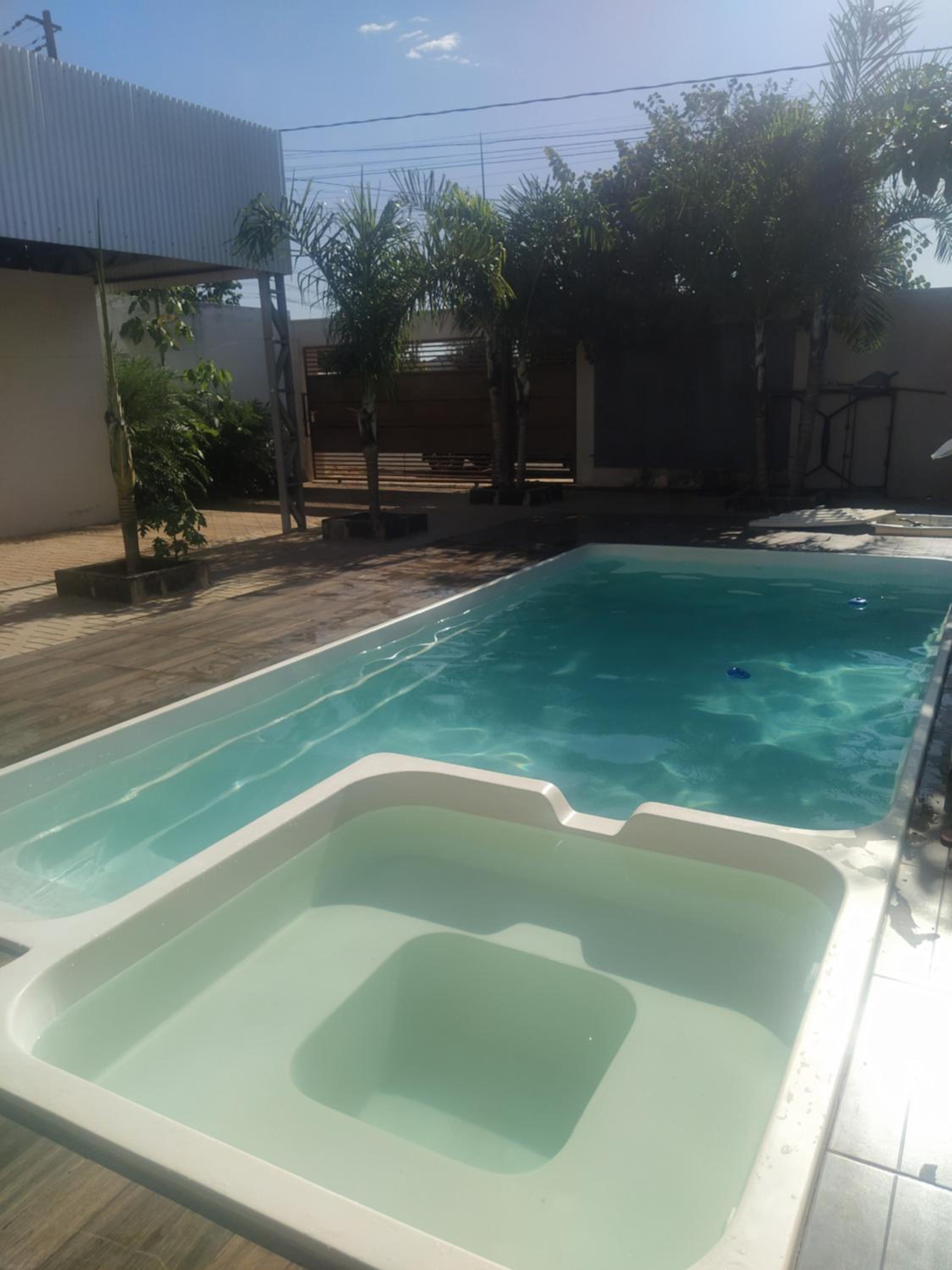 check-in autônomo em Piscina, Hidro, churrasqueira, casa dispondo até 3 quartos, 3 ar, 2b, tudo privativo - Reserva valor 6 hóspedes para abrir os 3 quarto