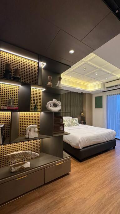 Earthy Modern 2 Bedrooms Apt view 5