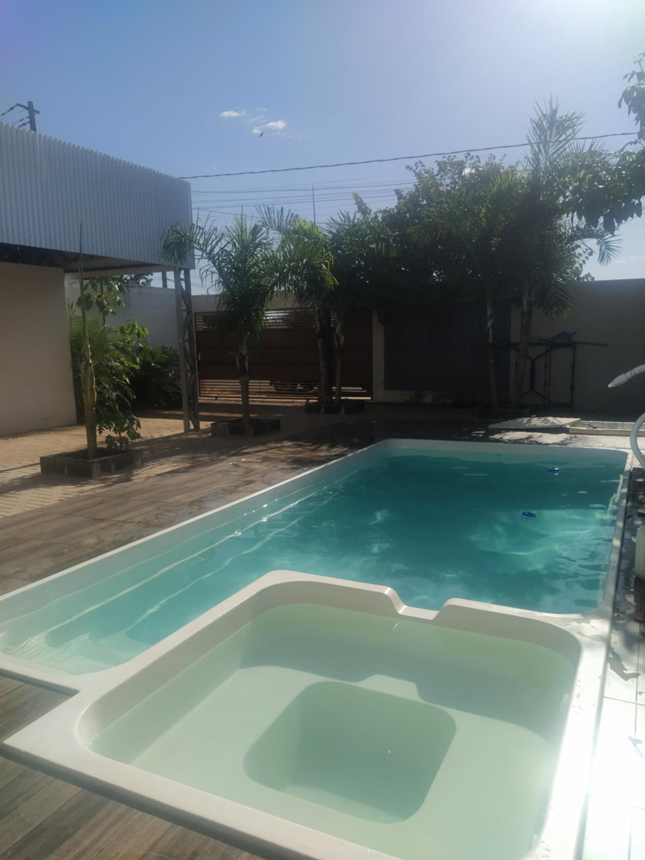 Check-in AUTÔNOMO e Privacidade em Hidro, piscina, casa, garagem até 2, até 3 quartos e 3 ar, 2 banheiros, churrasqueira, máquina de lavar roupas, roupa de