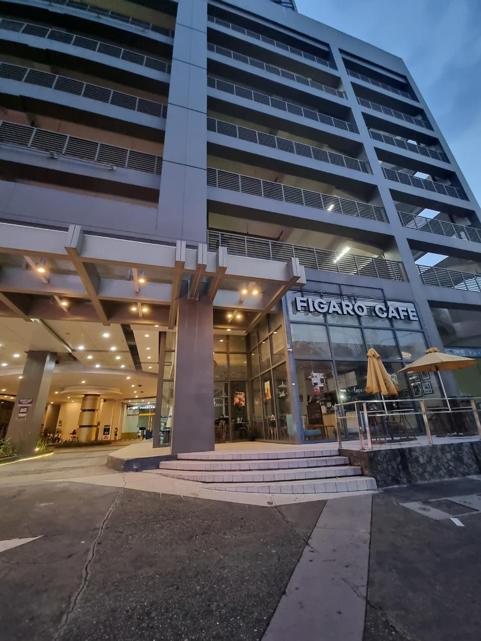 Hotel 1BR Condo with Balcony at Horizons 101 - Image 1