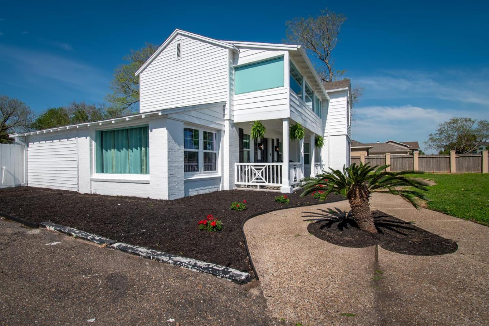 Coastal Elegance Unveiled view 3