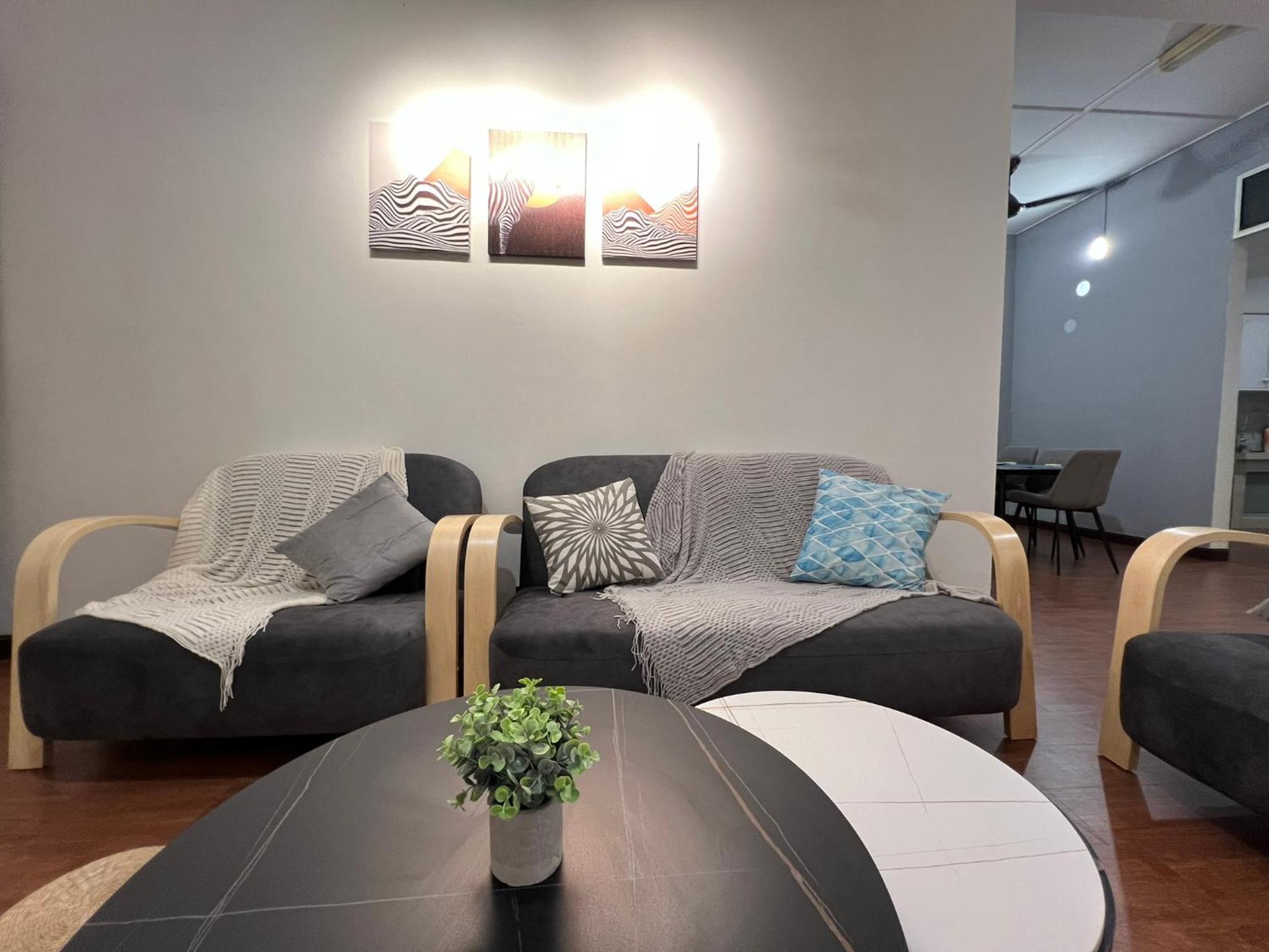 Cozy 10Pax 3BR Near TCempedak Beach, Netflix photo 2