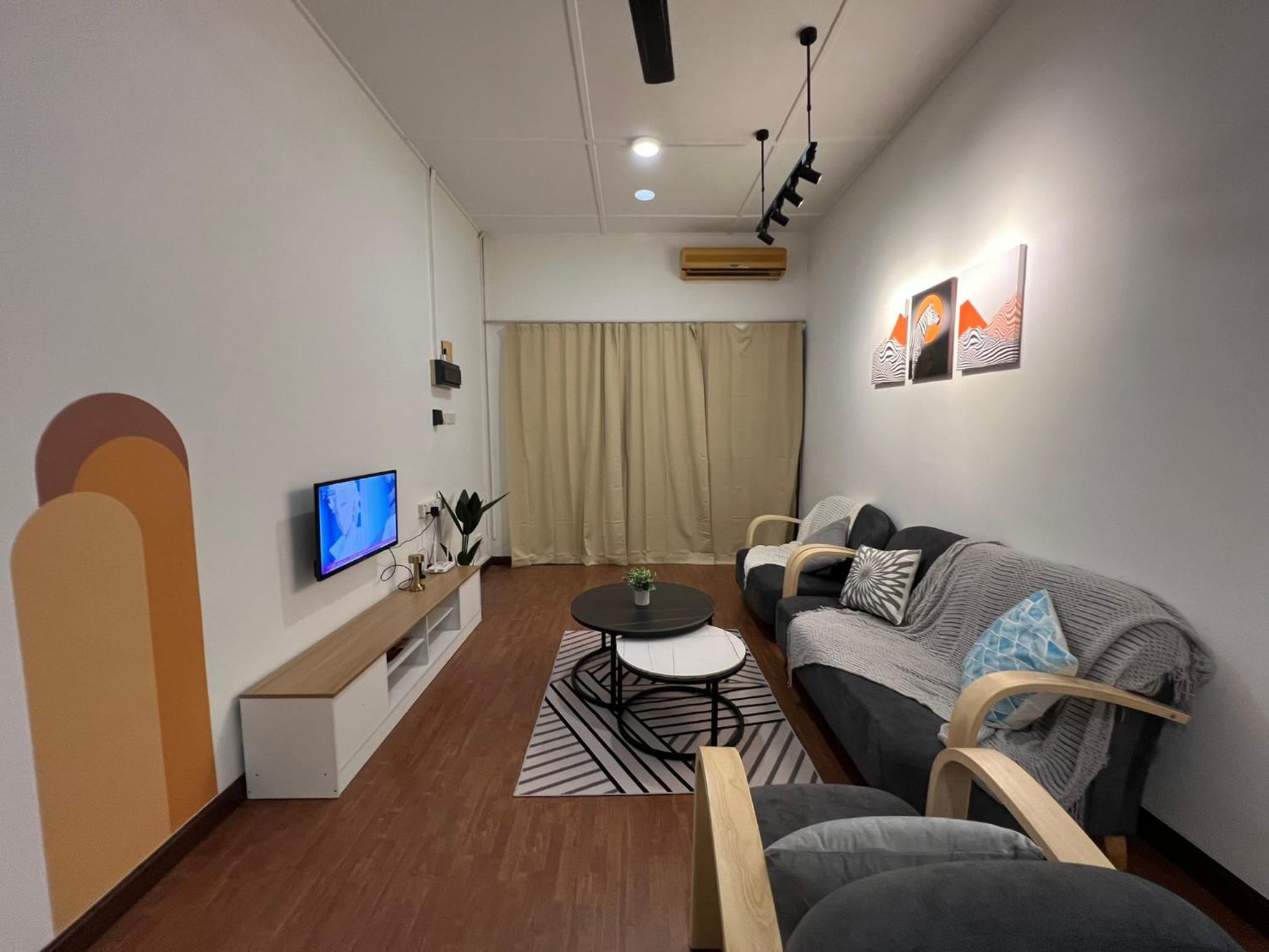 Cozy 10Pax 3BR Near TCempedak Beach, Netflix photo 3