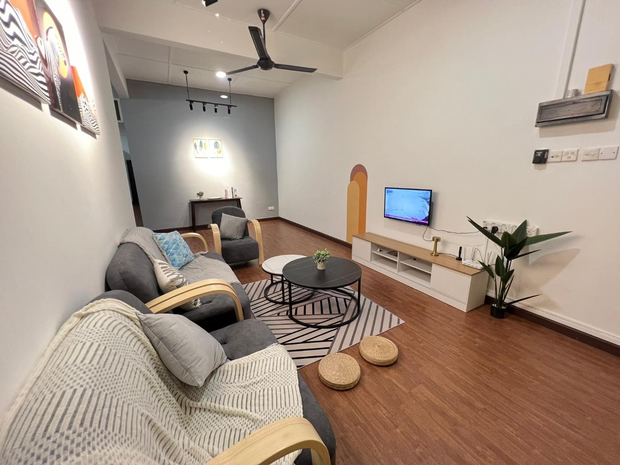 Cozy 10Pax 3BR Near TCempedak Beach, Netflix photo 4