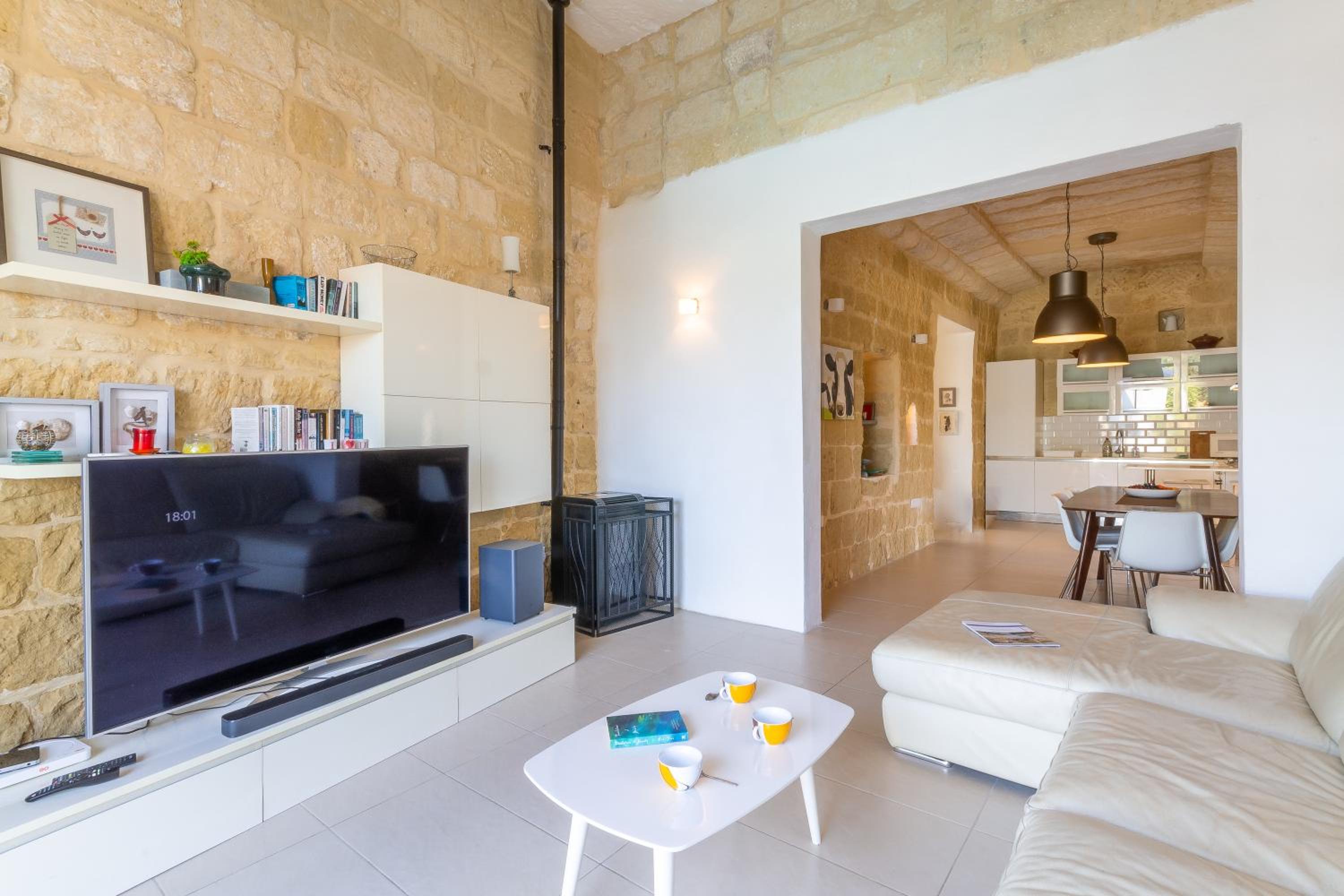 Ta'Patee Pool Farmhouse in Gozo - Happy Rentals view 4