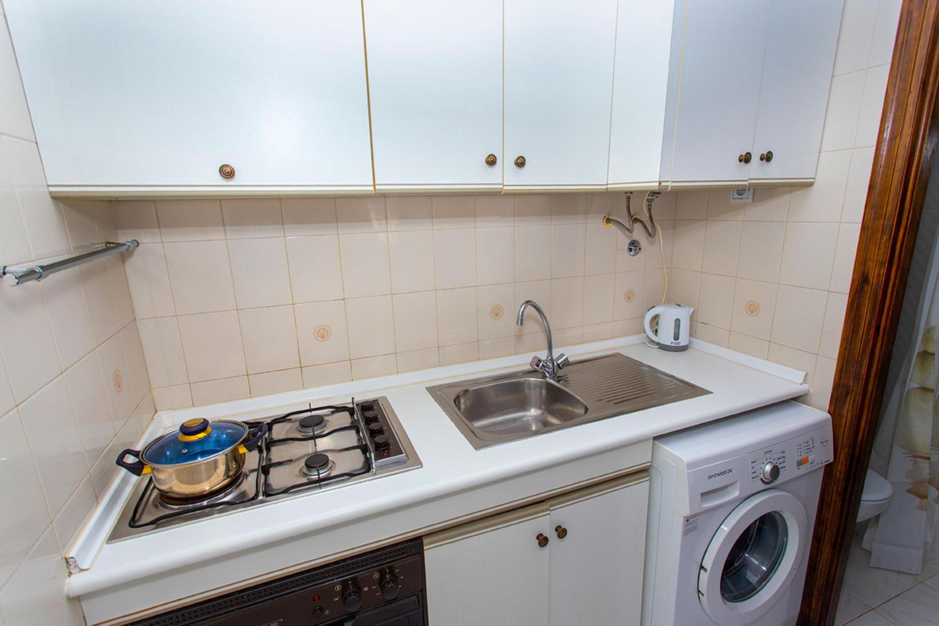 Perseo en Torrevieja — kitchen