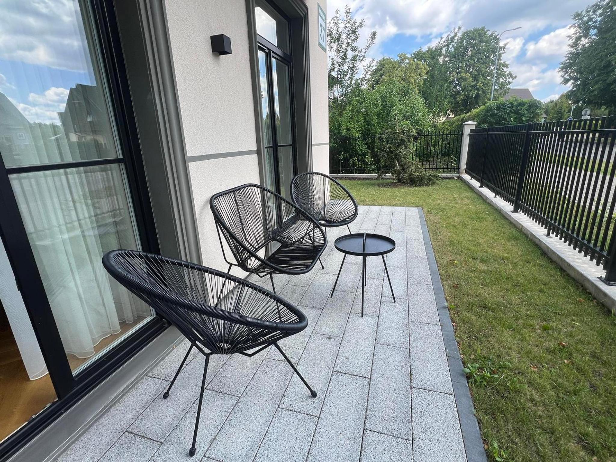 2BD Apt w-Terrace, AC, next to Dineika Park I ᴄᴏʜᴏsᴛ