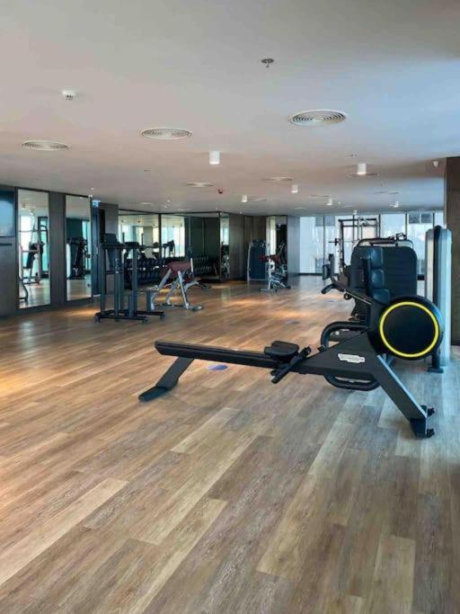 Luxury Romantic Sea View Apartment-ERAإقامة هادئة إطلالة بحرية موقع استثنائي- Manama