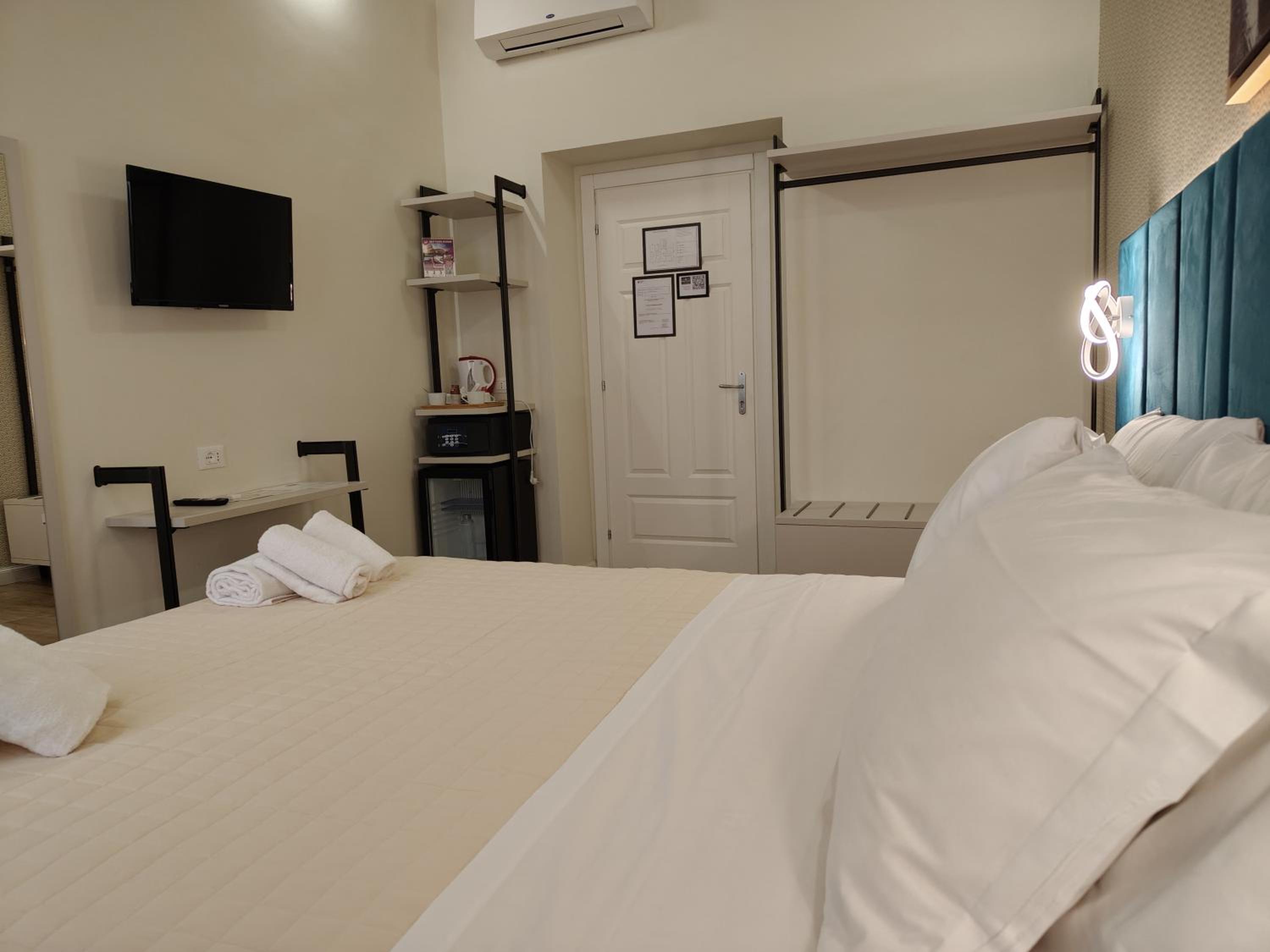 AmoRoma Suite