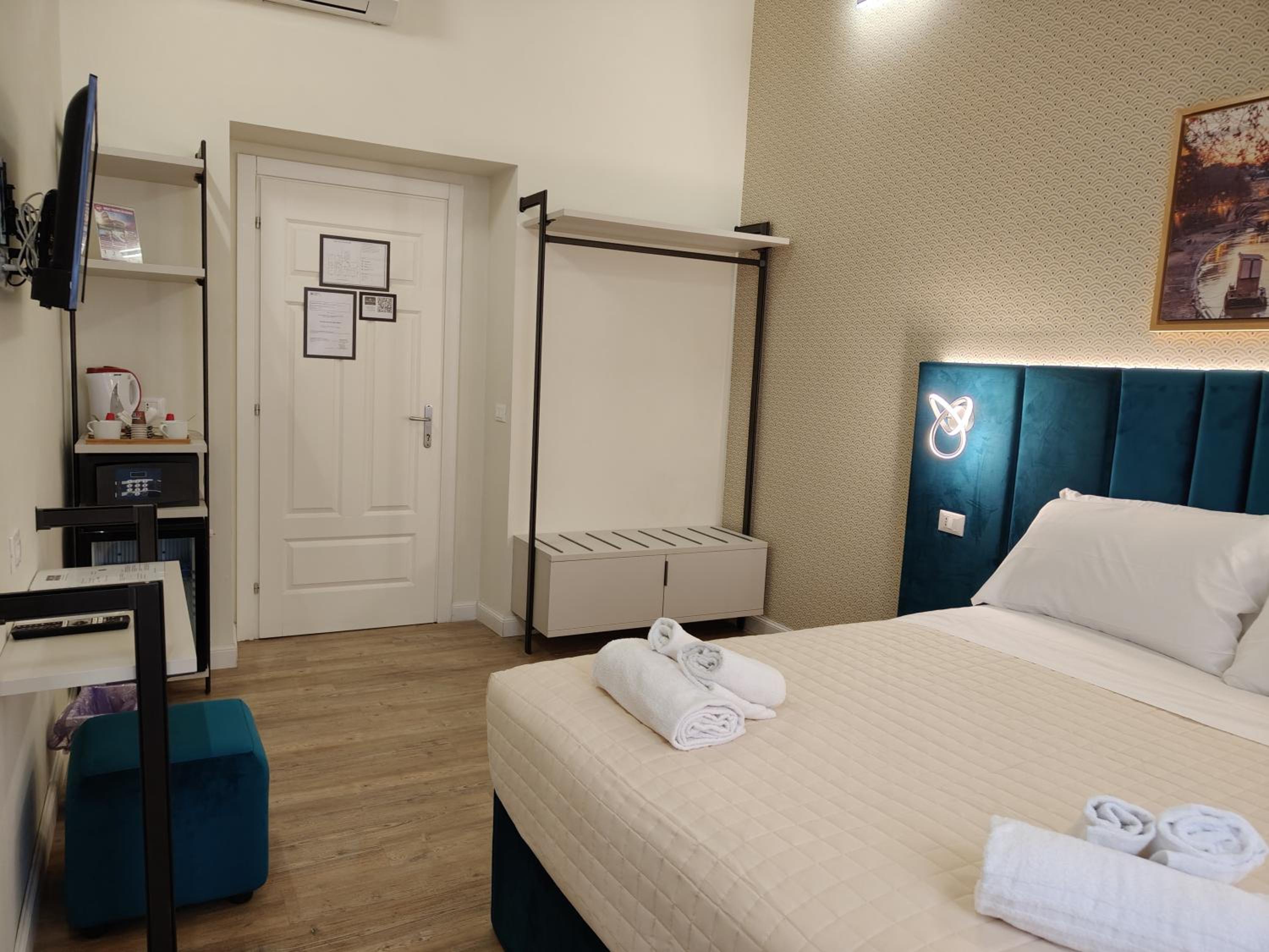 AmoRoma Suite