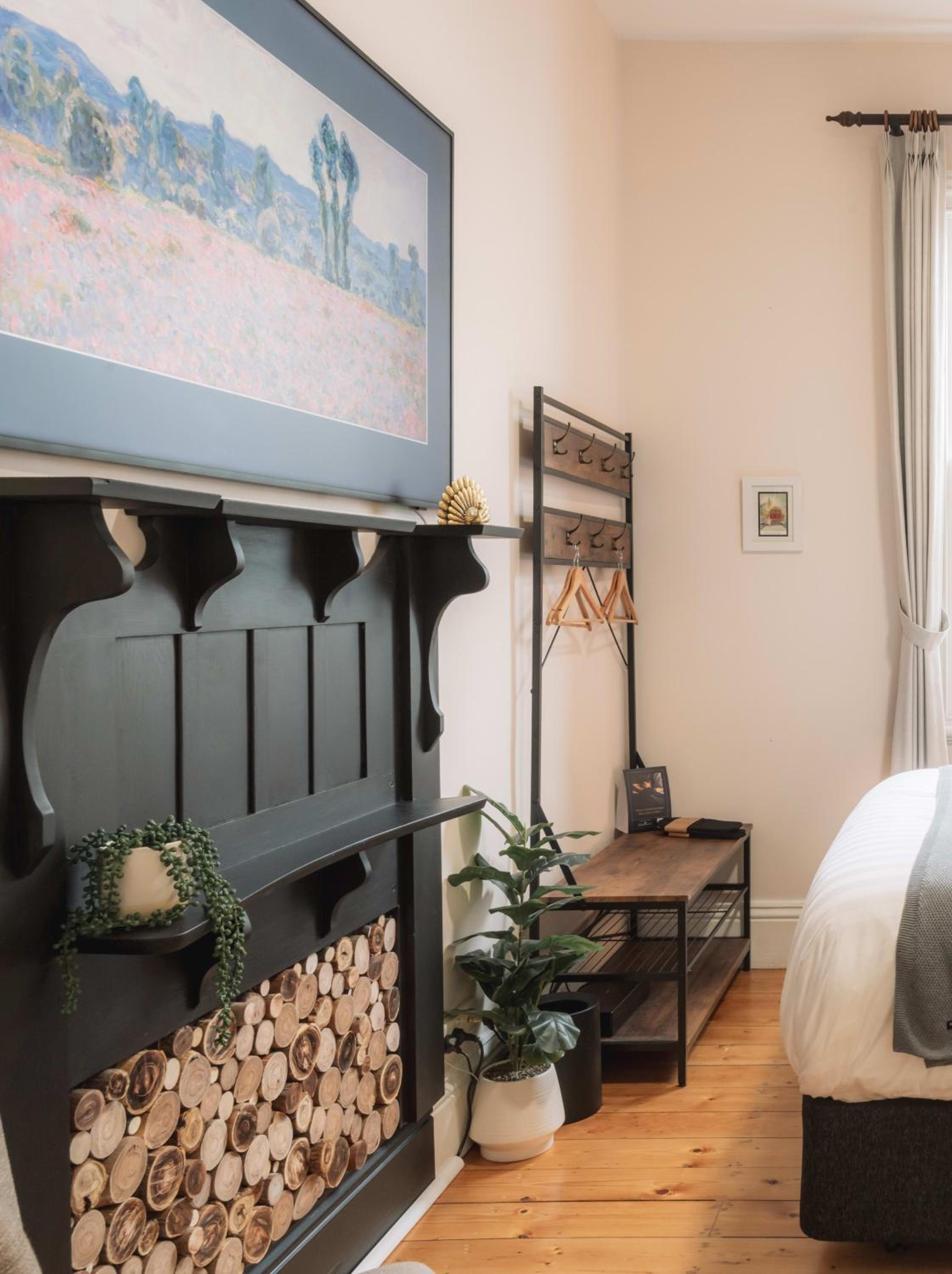 Benambra Boutique Accommodation - c1883 'Rosebud Room'