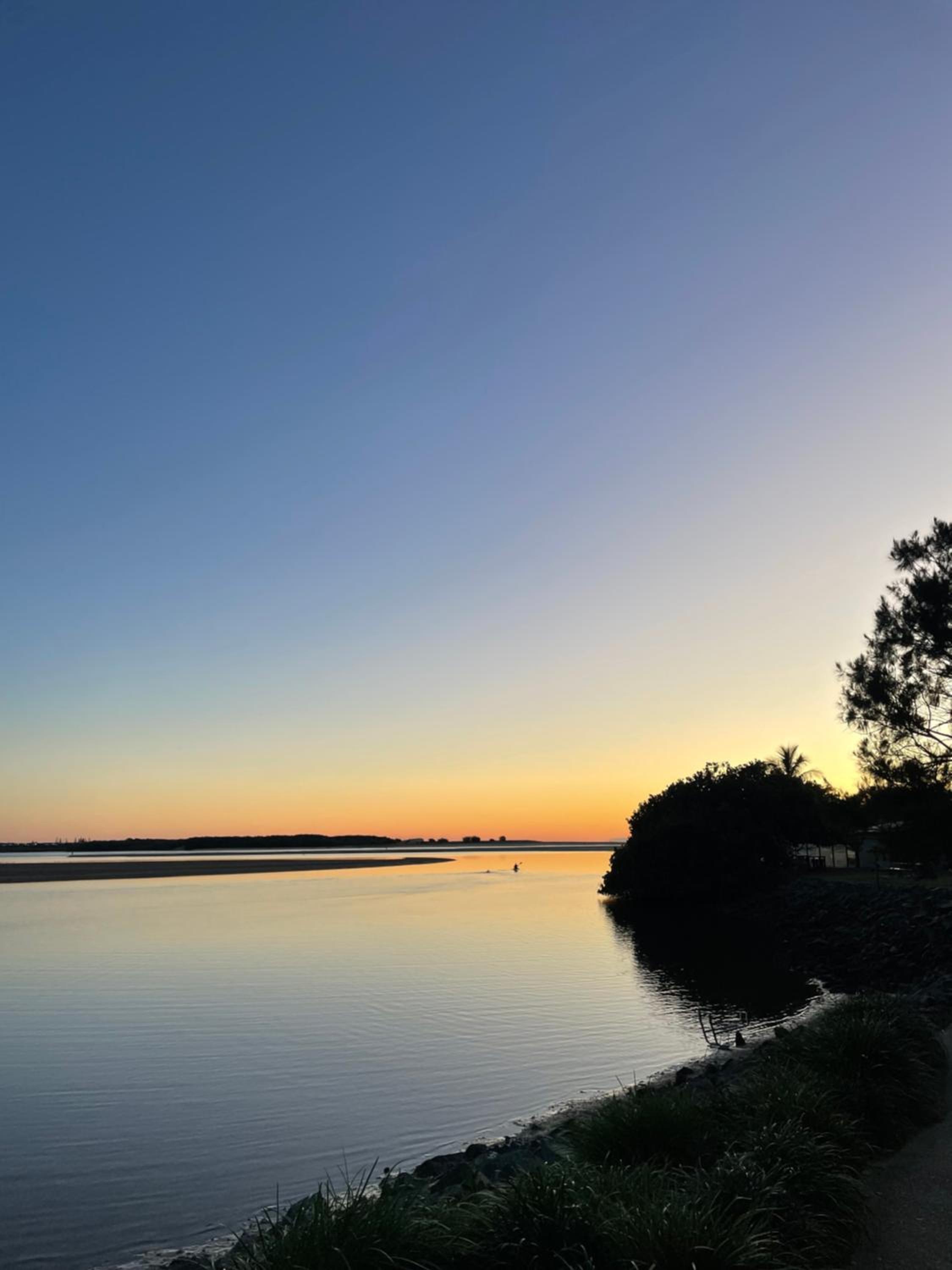 Family Friendly 3 Bedroom - River Views - short walk to the Beach