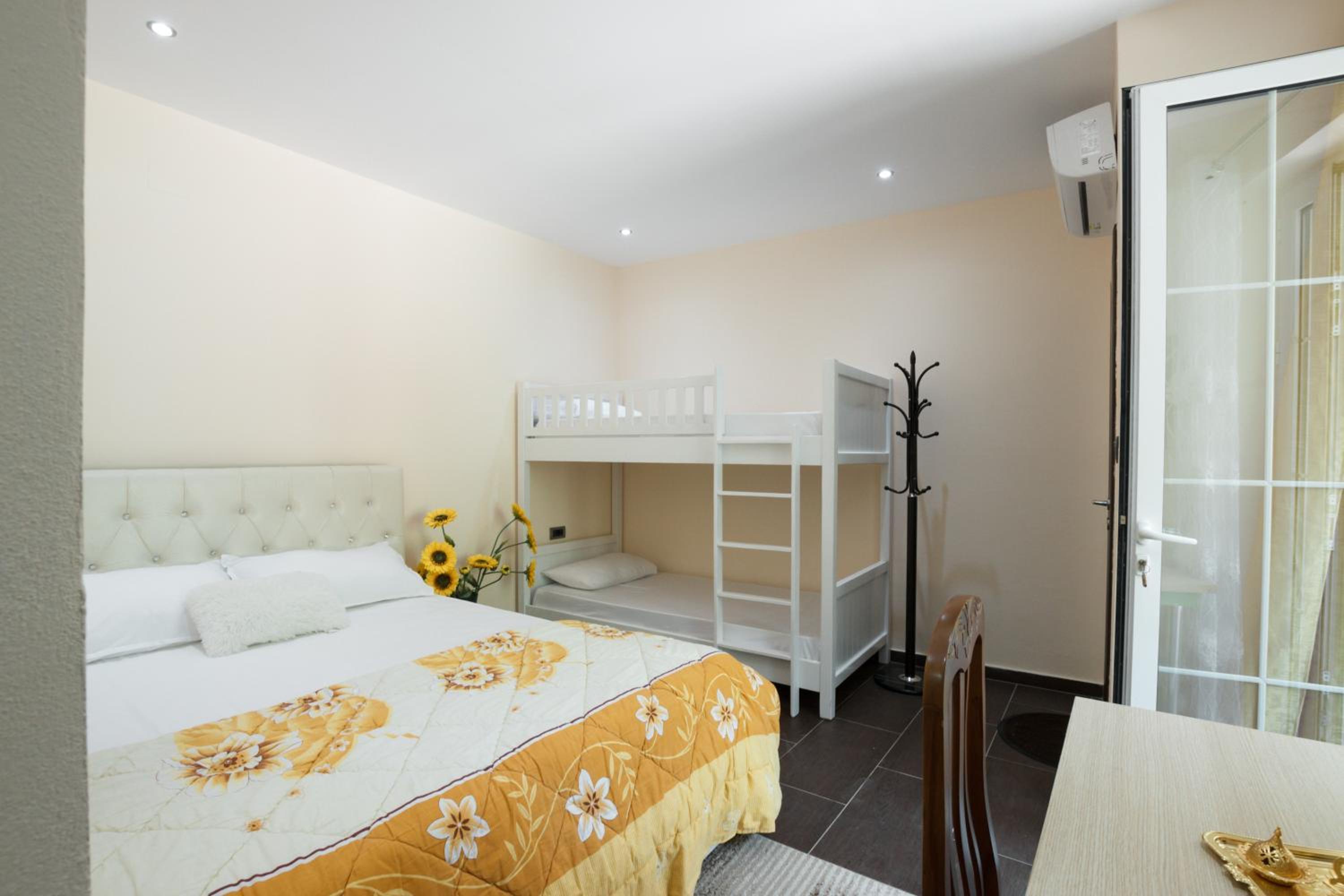 Latifi Guesthouse