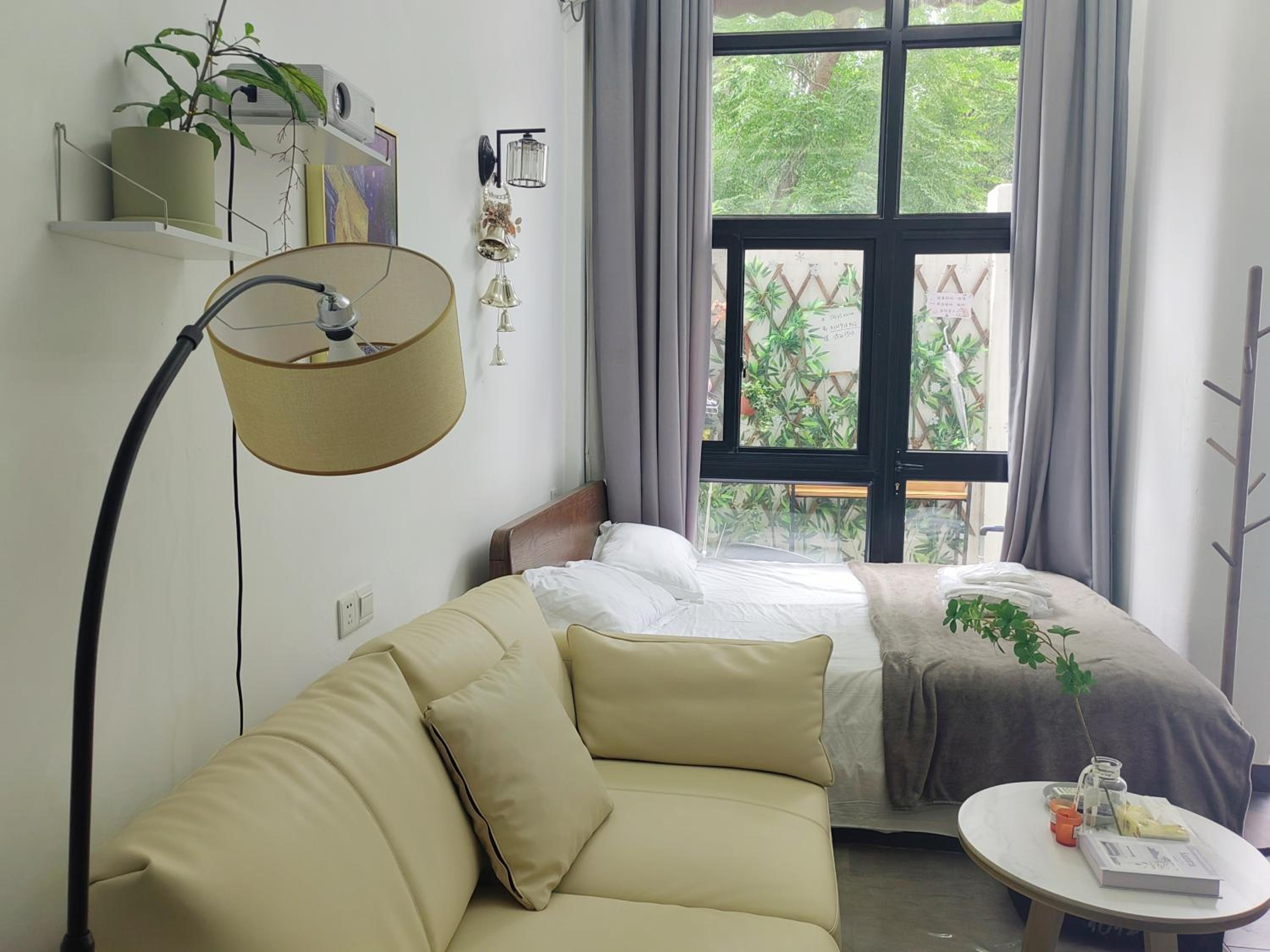 Chinese new year style Shanghai Garden Historical loft Apartment with courtyard and citywalk- Near Downtown Wukang Road