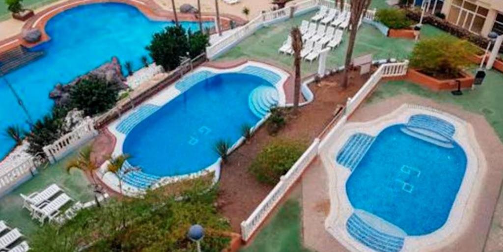 Sunny Studio with big pool