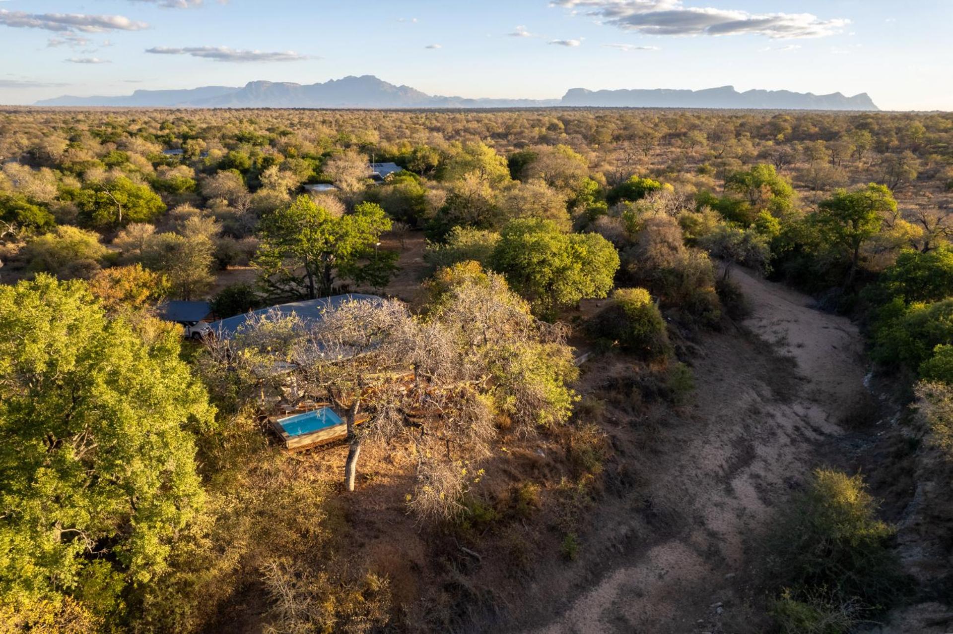 Nomads Den Safari Villas - Heated Pools and Riverbed views view 3