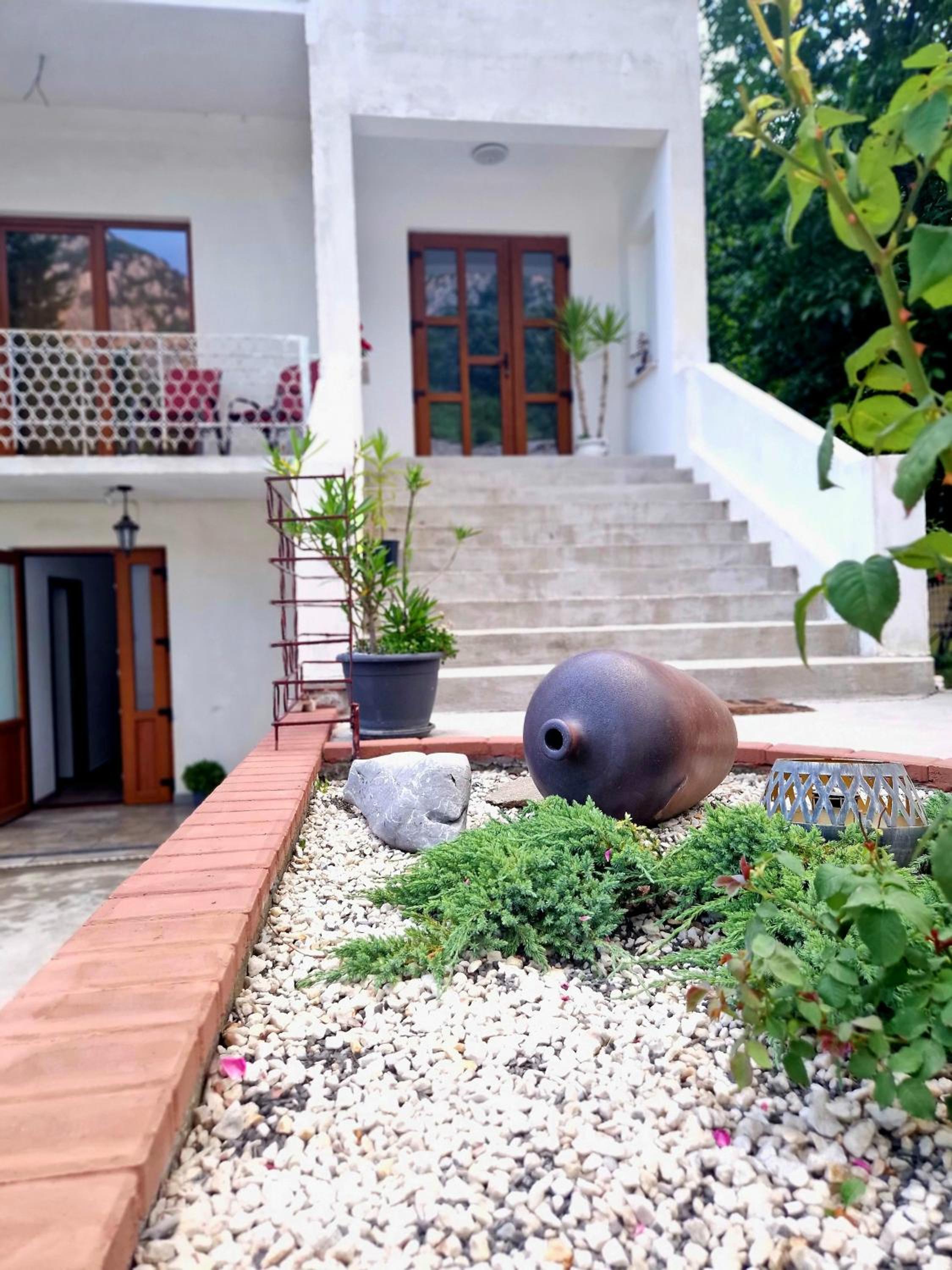 Renate House, photo 3