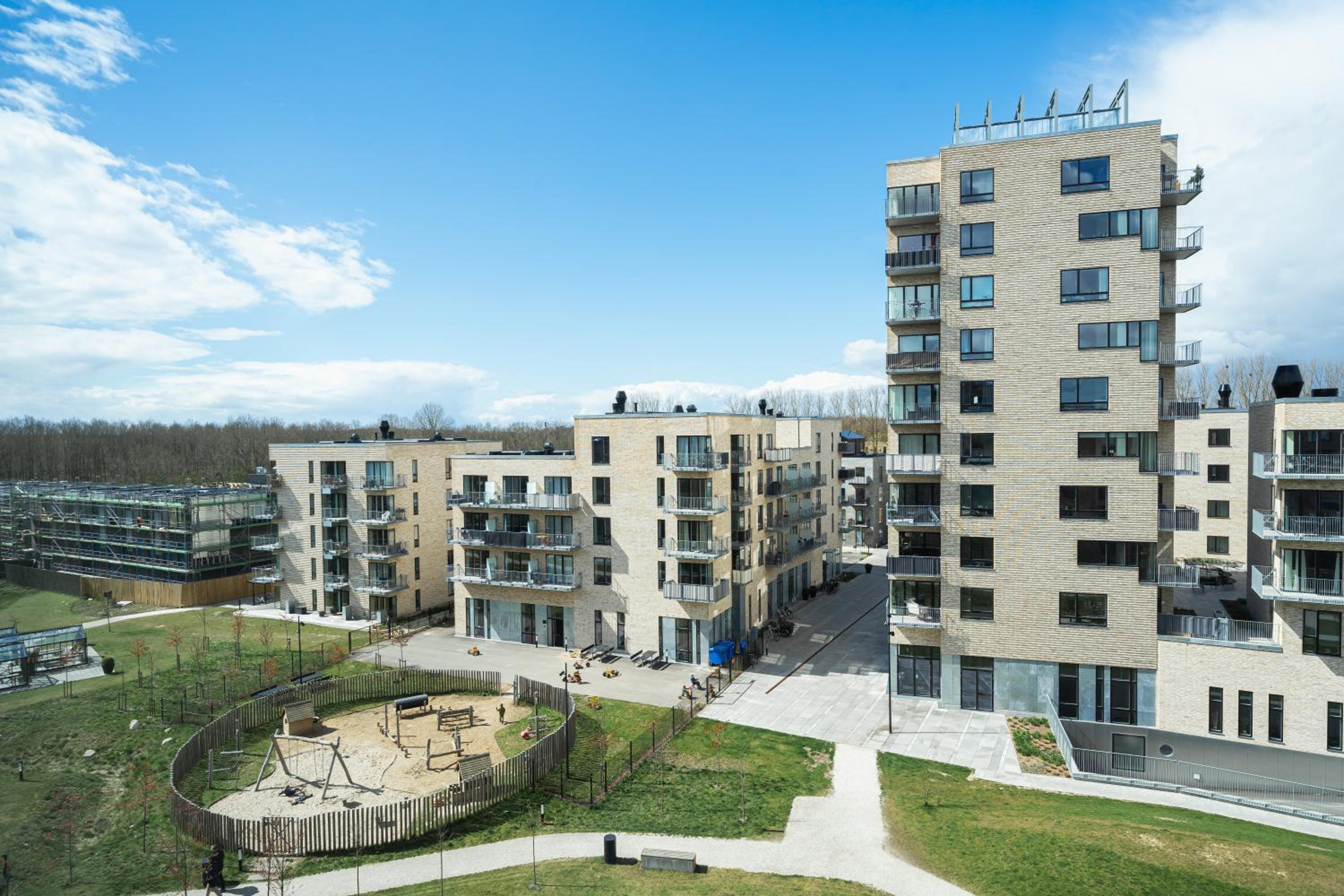 Top quality 1-bed w balcony view 3