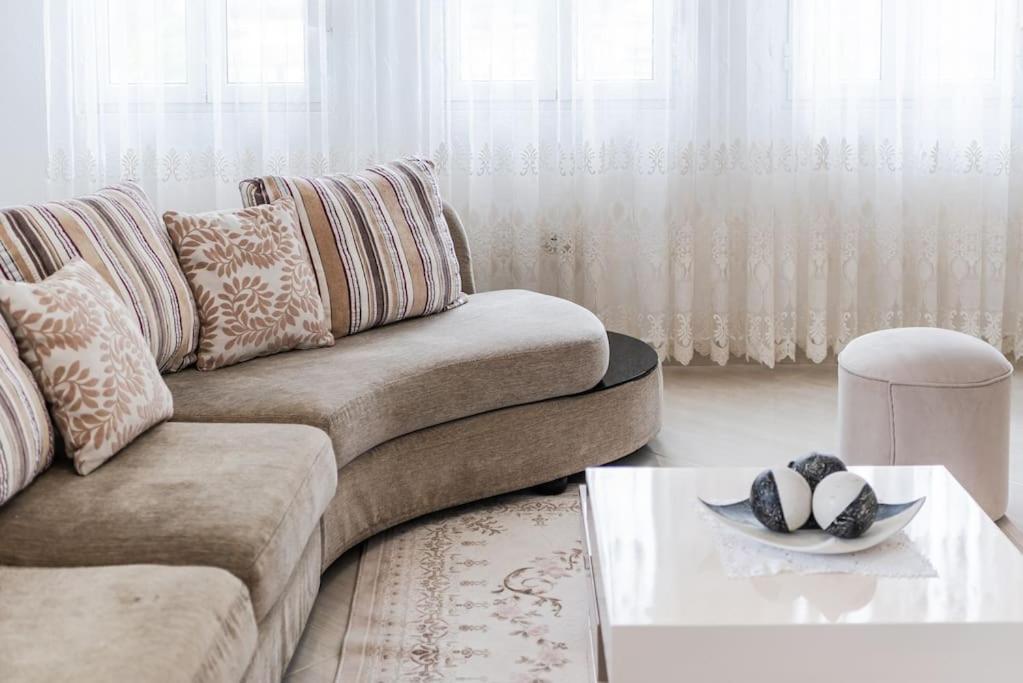 Hometown Apartment by PikHost