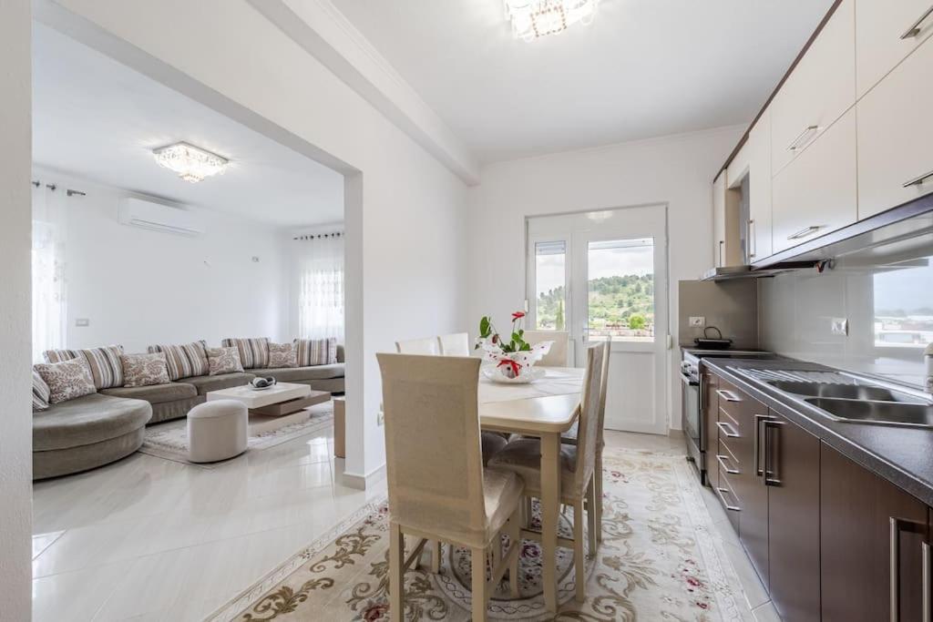 Hometown Apartment by PikHost