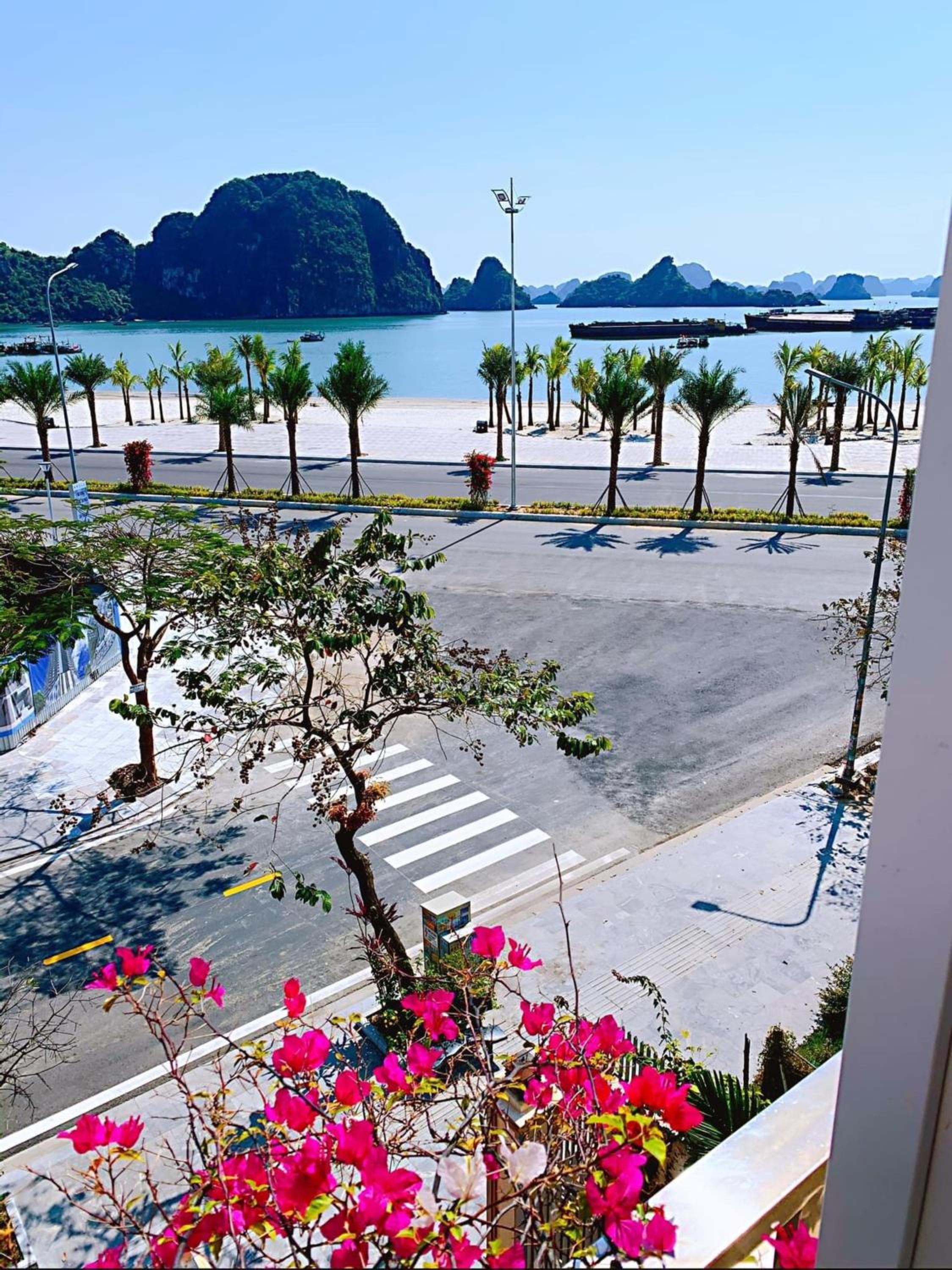 Sao Mai Hotel Hạ Long view 4