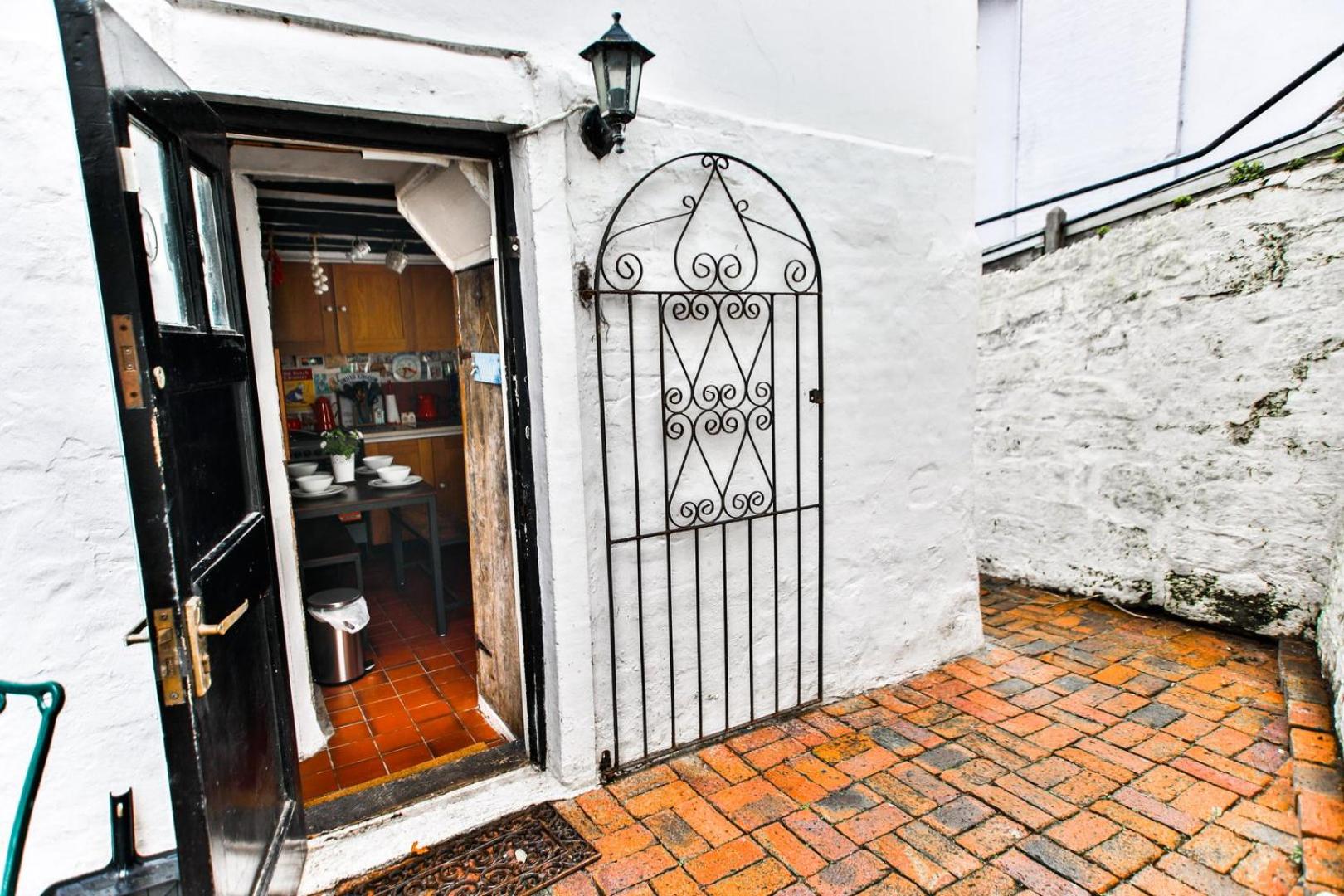 The Captains Cottage (Old Town) view 3