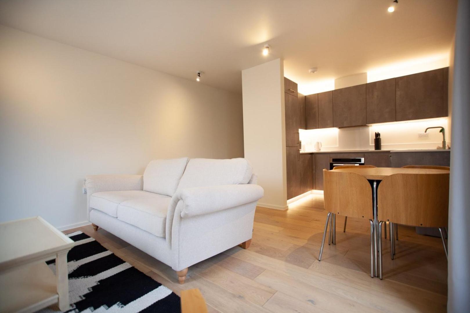 The Hideaway (2mins to the beach)