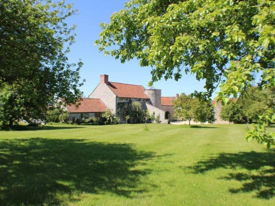 Hill House, Spectacular Rural Home With Hot Tub