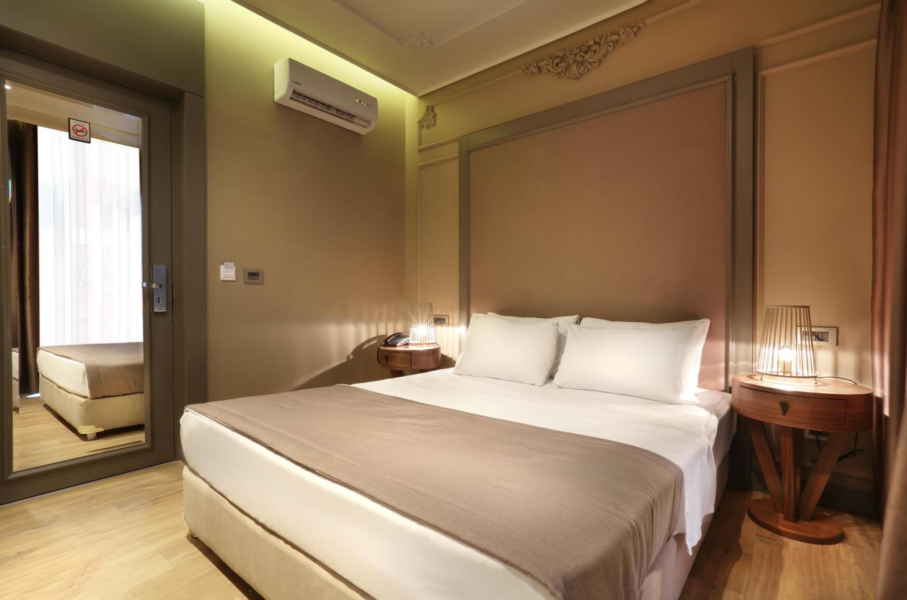Taksim Premium Hotel - Image 19