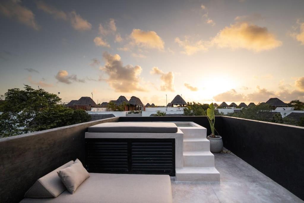 Luxury Twin Villas, 4 Private Pools, 2 Rooftops, BBQ, Near Beach view 4