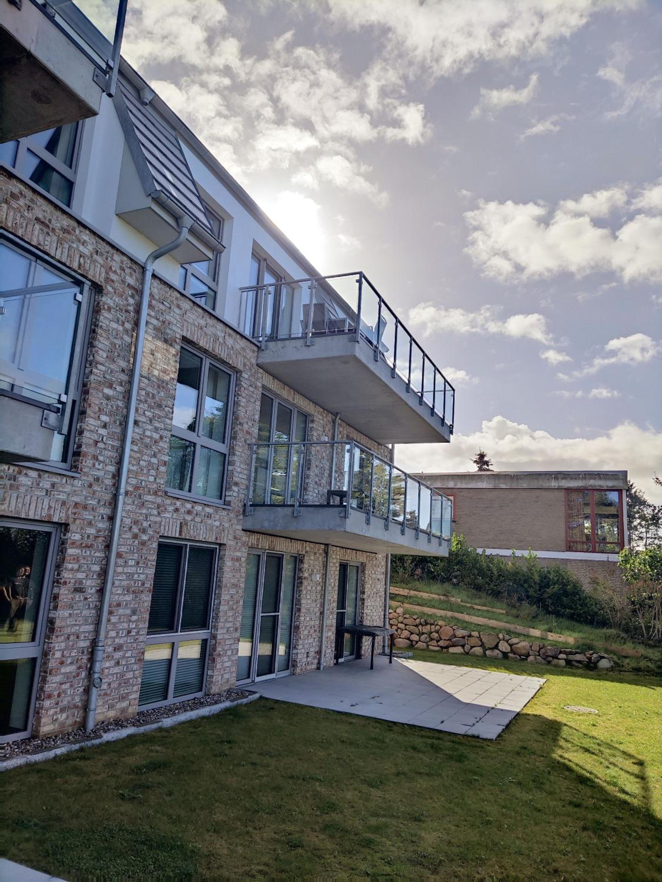 Neubau-Ferienwohnung mit Panorama-Seeblick