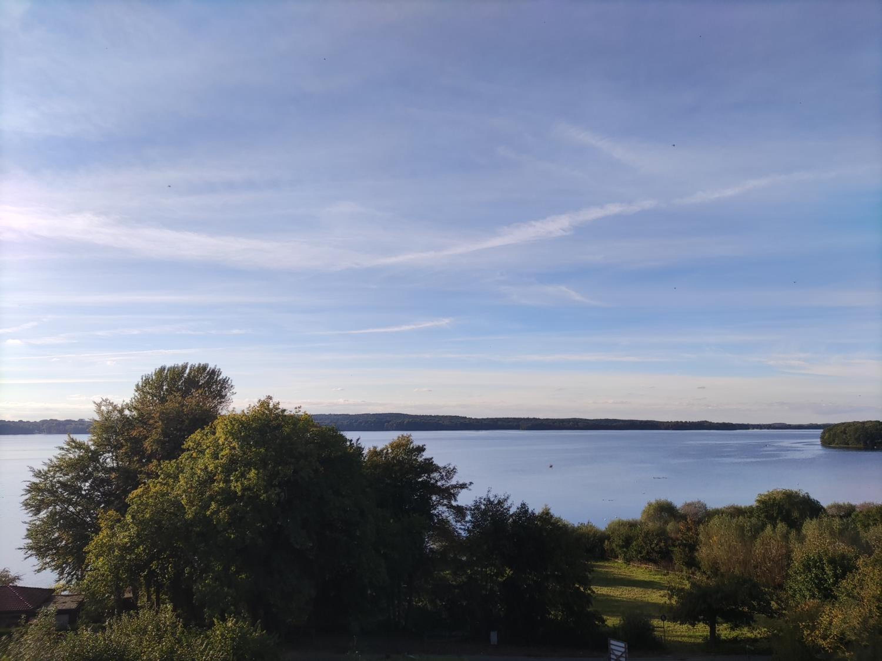 Neubau-Ferienwohnung mit Panorama-Seeblick