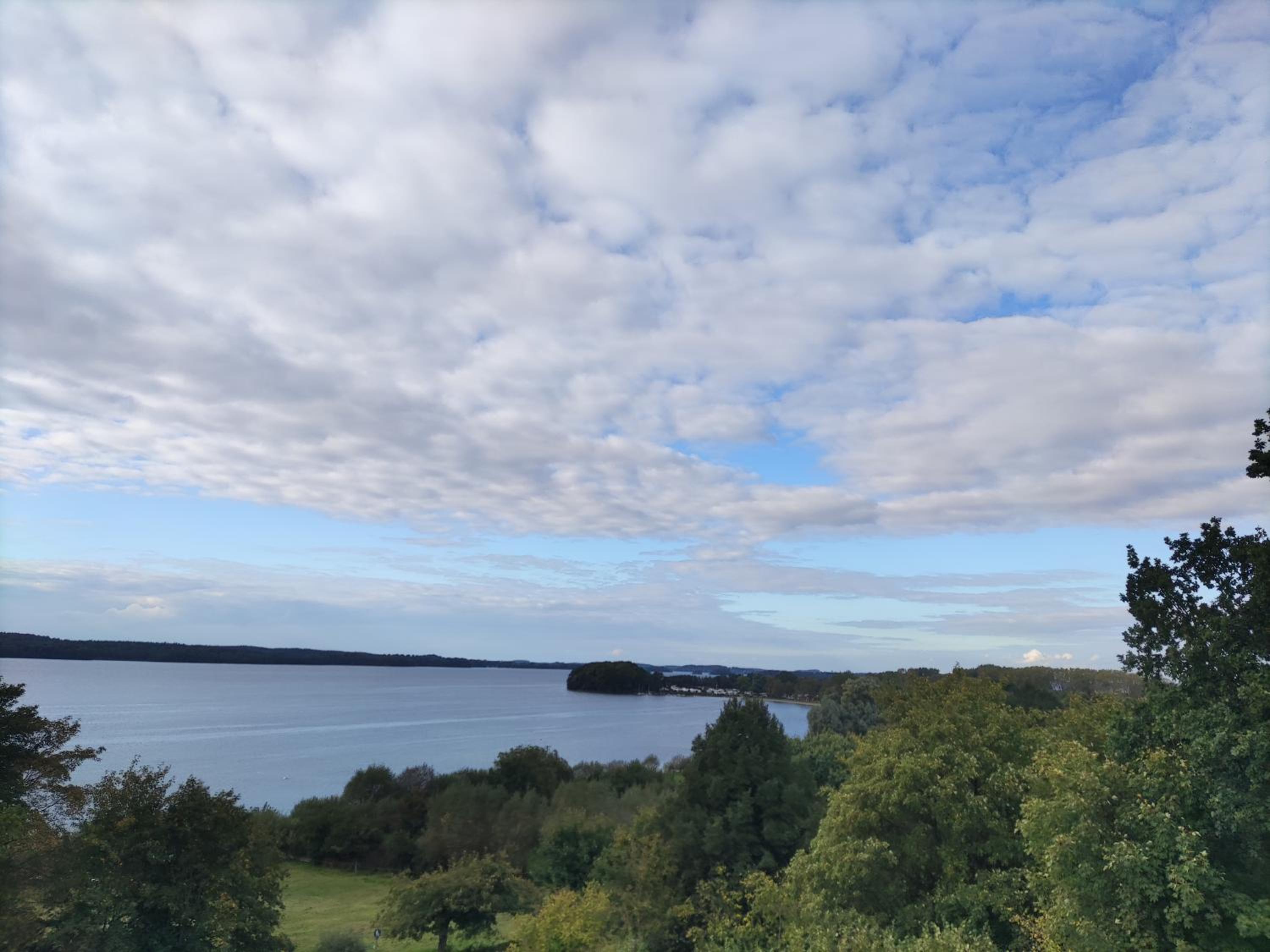 Neubau-Ferienwohnung mit Panorama-Seeblick