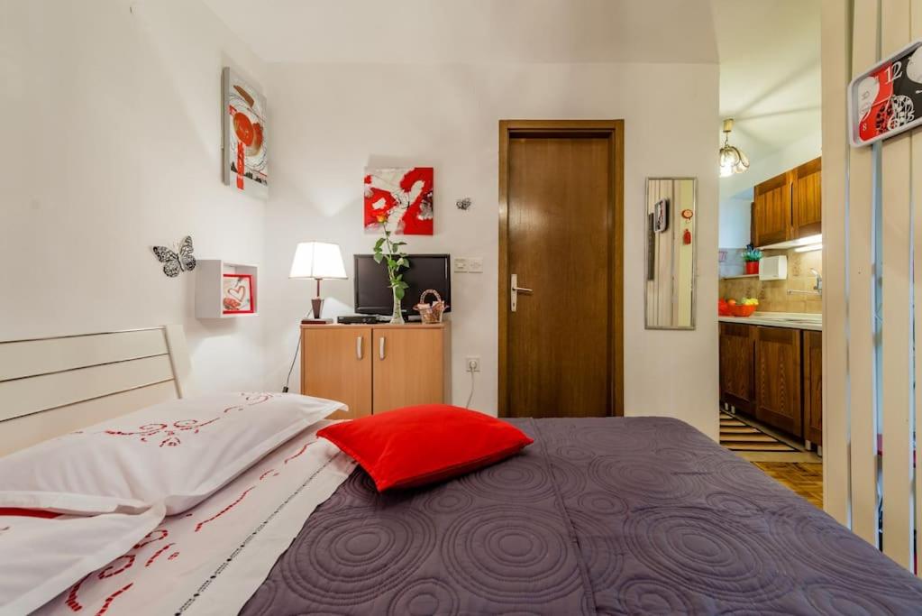 MAK studio apartment