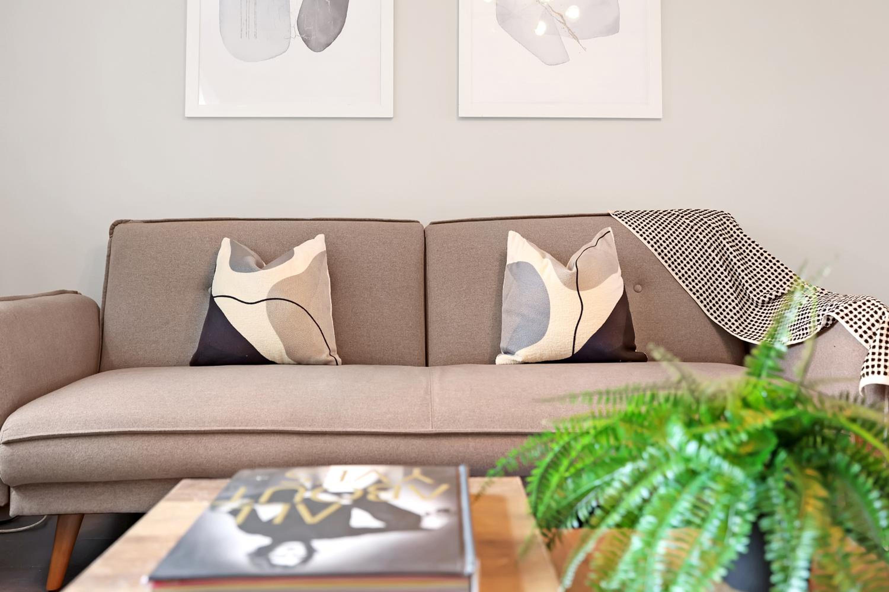 4-bedhouse with parking in Greenwich! Sleeps 10!