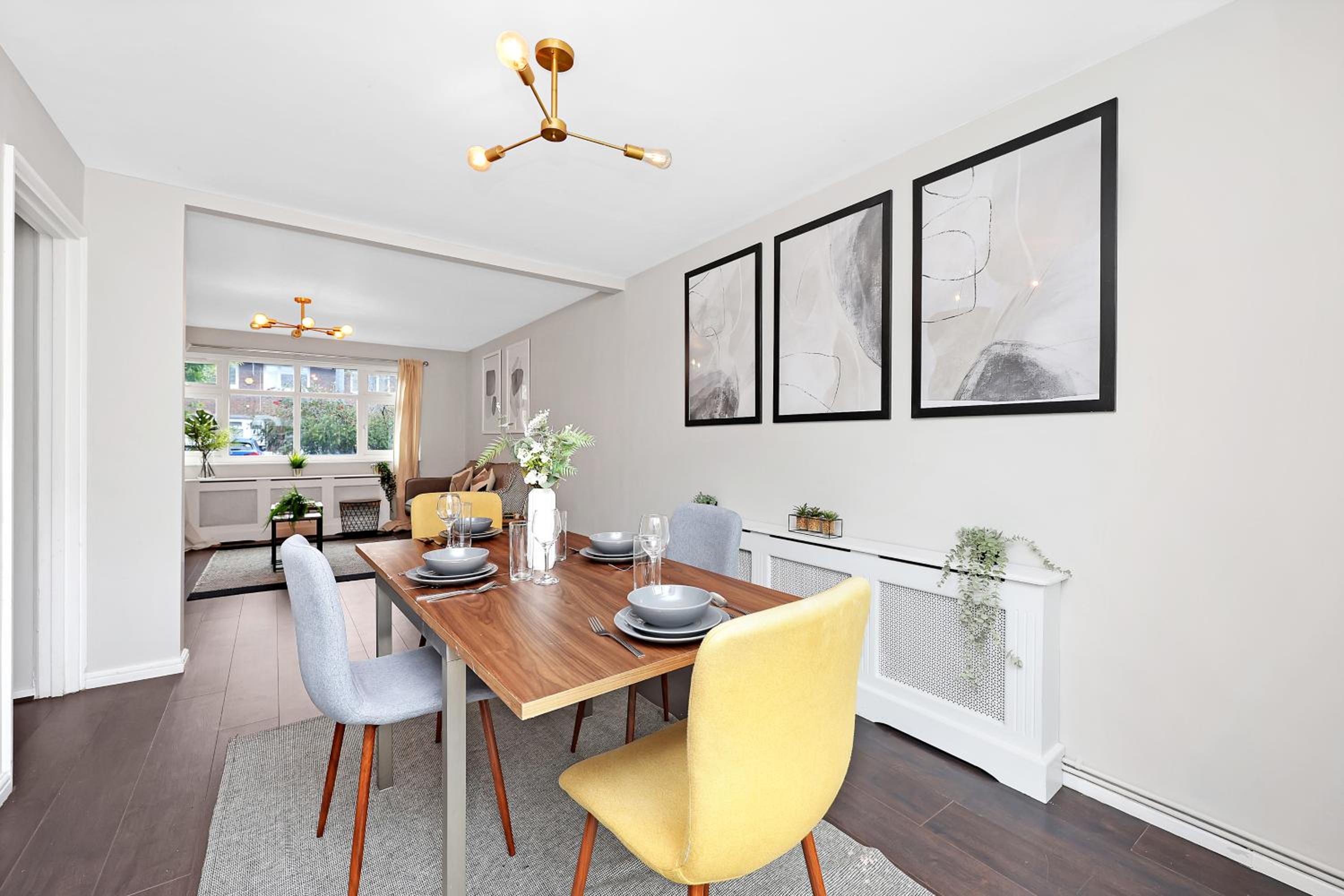 4-bedhouse with parking in Greenwich! Sleeps 10!