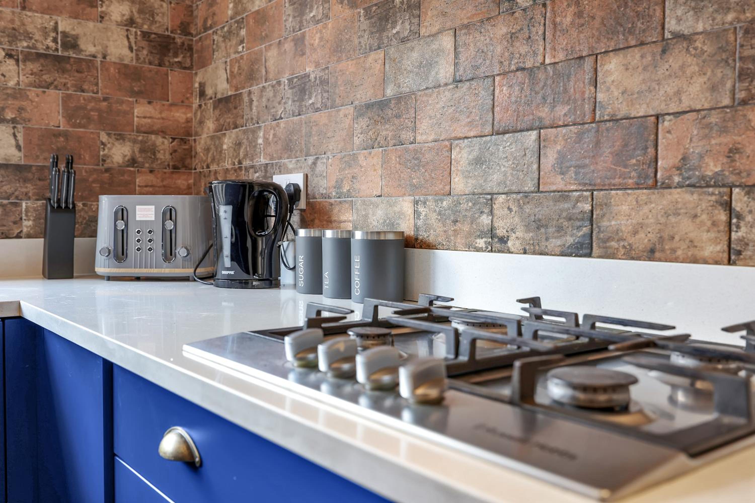 4-bedhouse with parking in Greenwich! Sleeps 10!