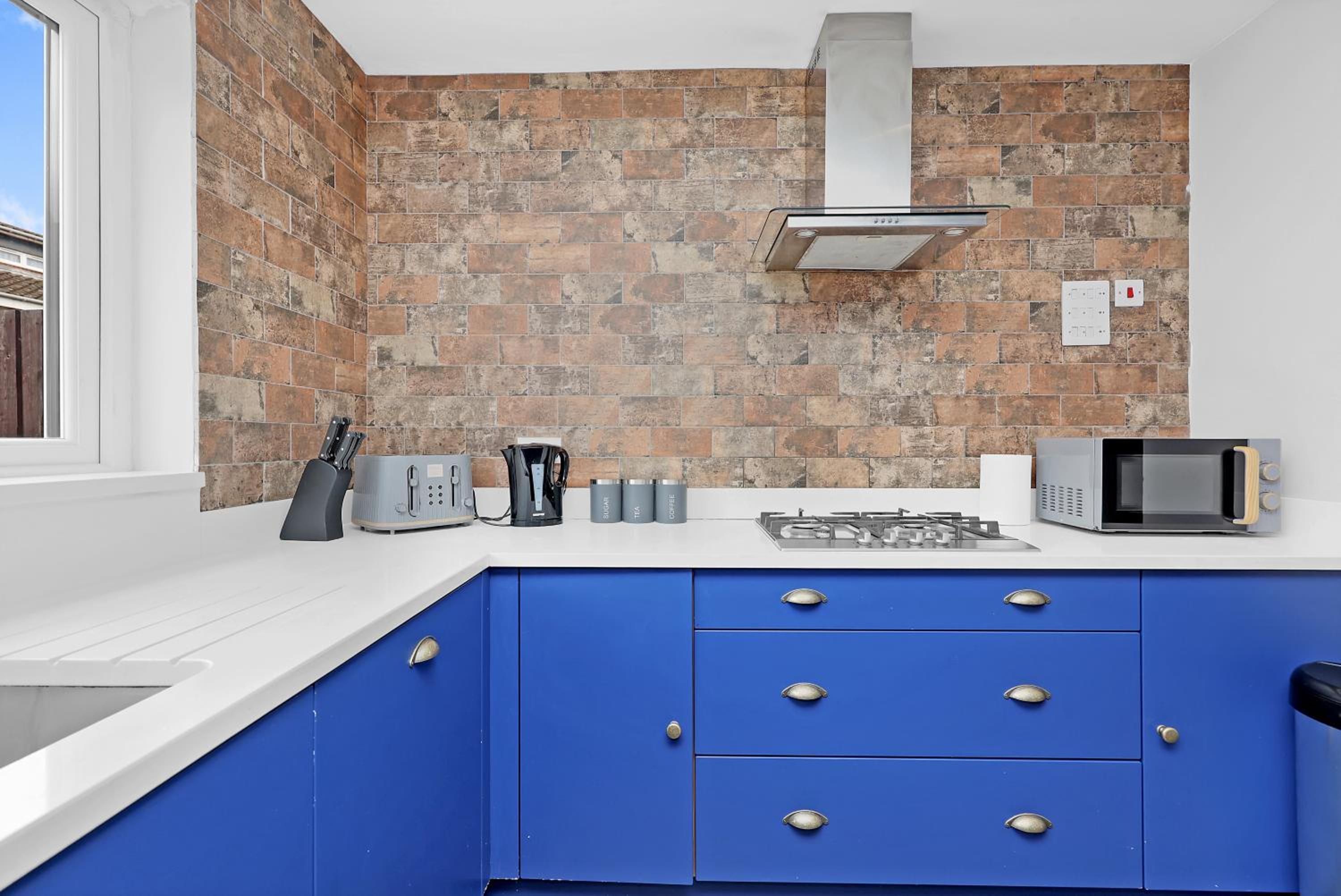 4-bedhouse with parking in Greenwich! Sleeps 10!