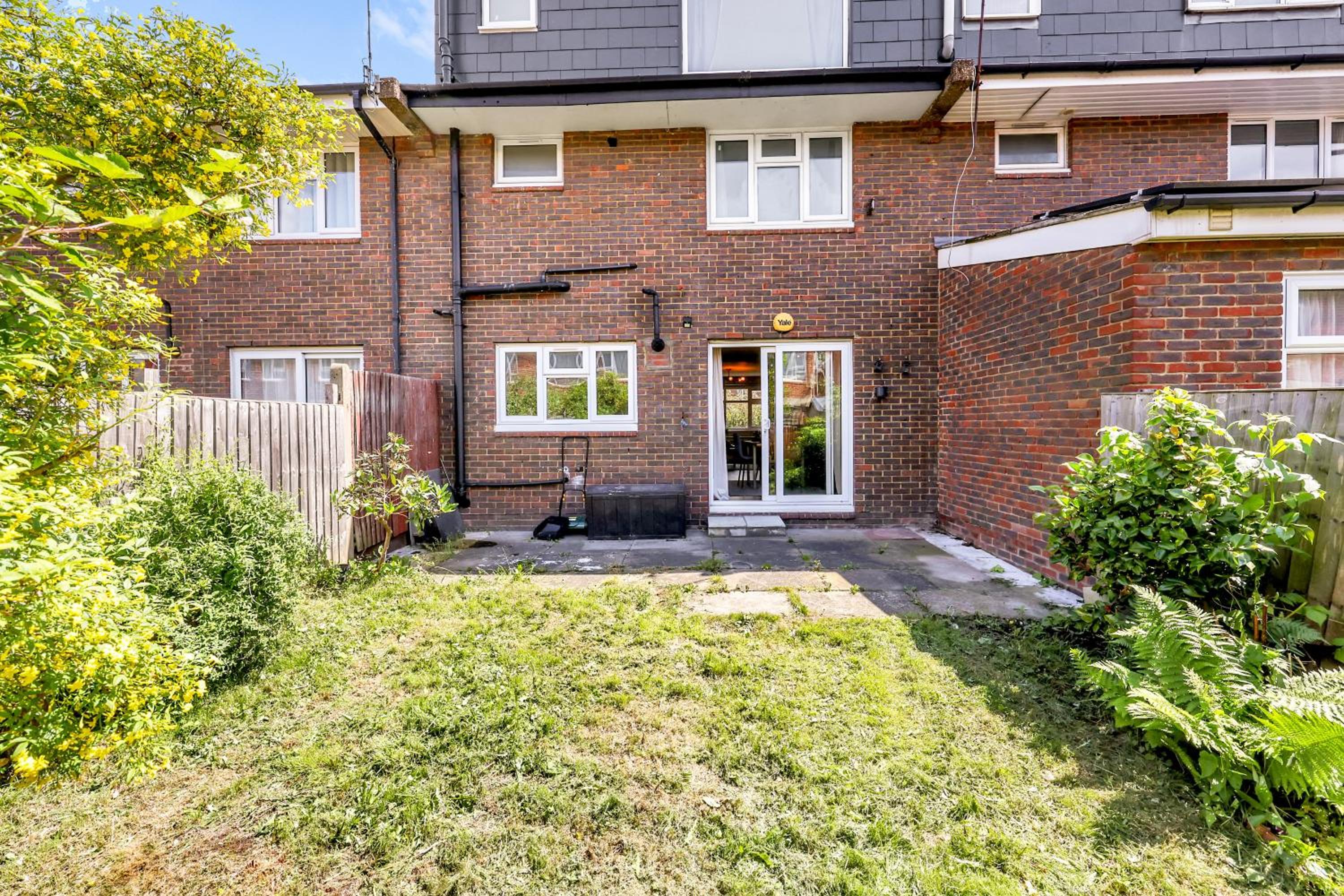 4-bedhouse with parking in Greenwich! Sleeps 10!