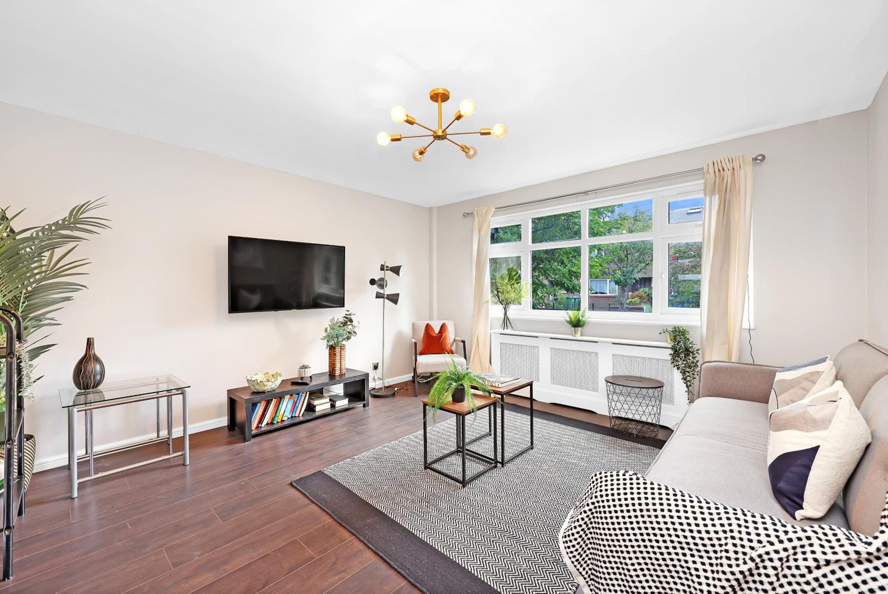 4-bedhouse with parking in Greenwich! Sleeps 10!