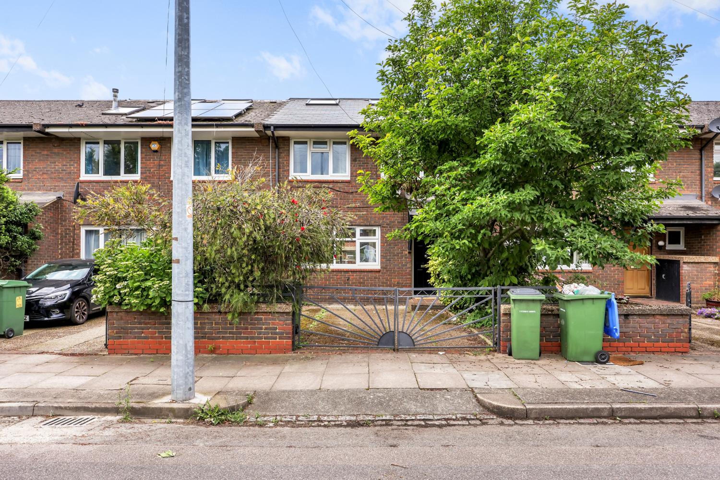4-bedhouse with parking in Greenwich! Sleeps 10!