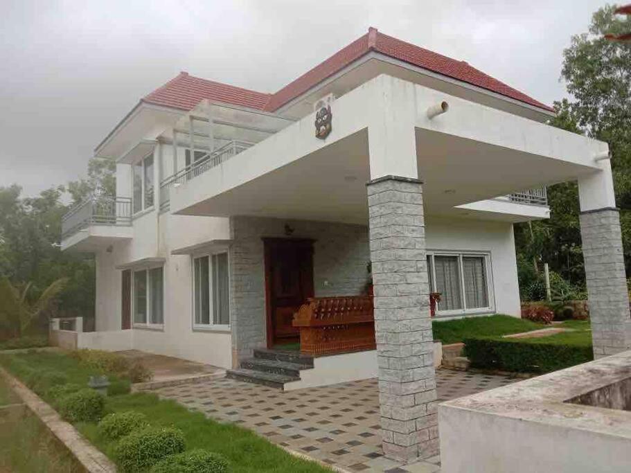 Luxury Villa in Brahmavara