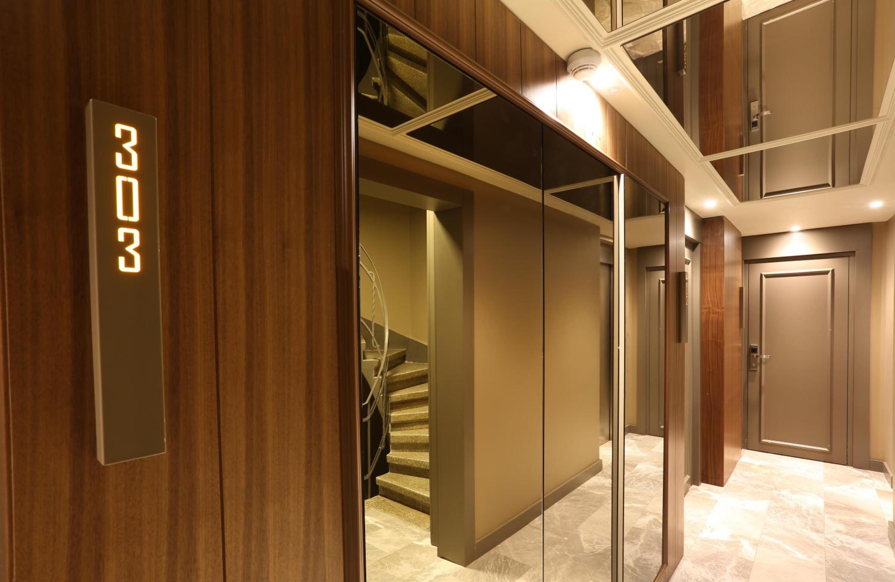 Taksim Premium Hotel - Image 28