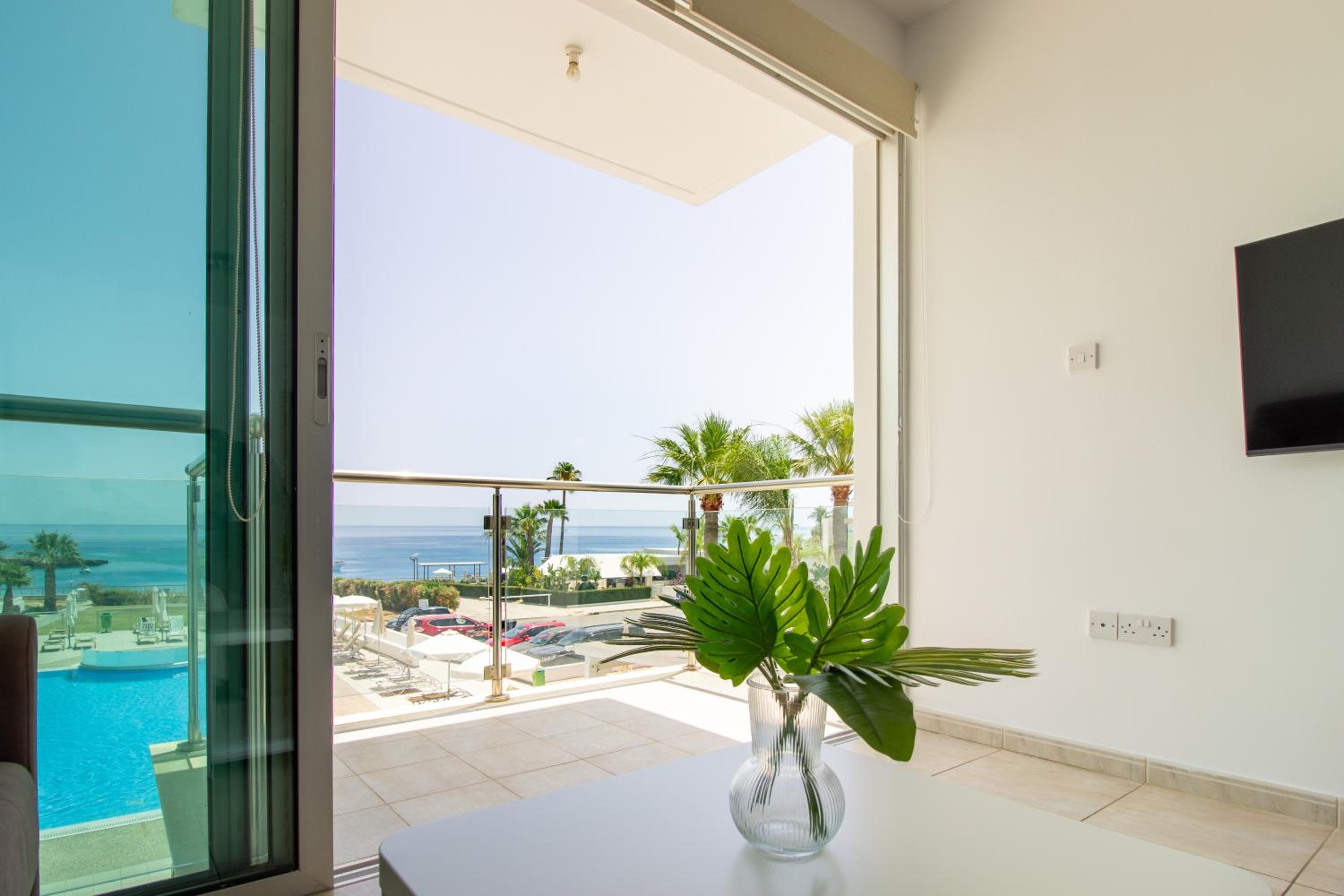 Prime Protaras Seafront Apt