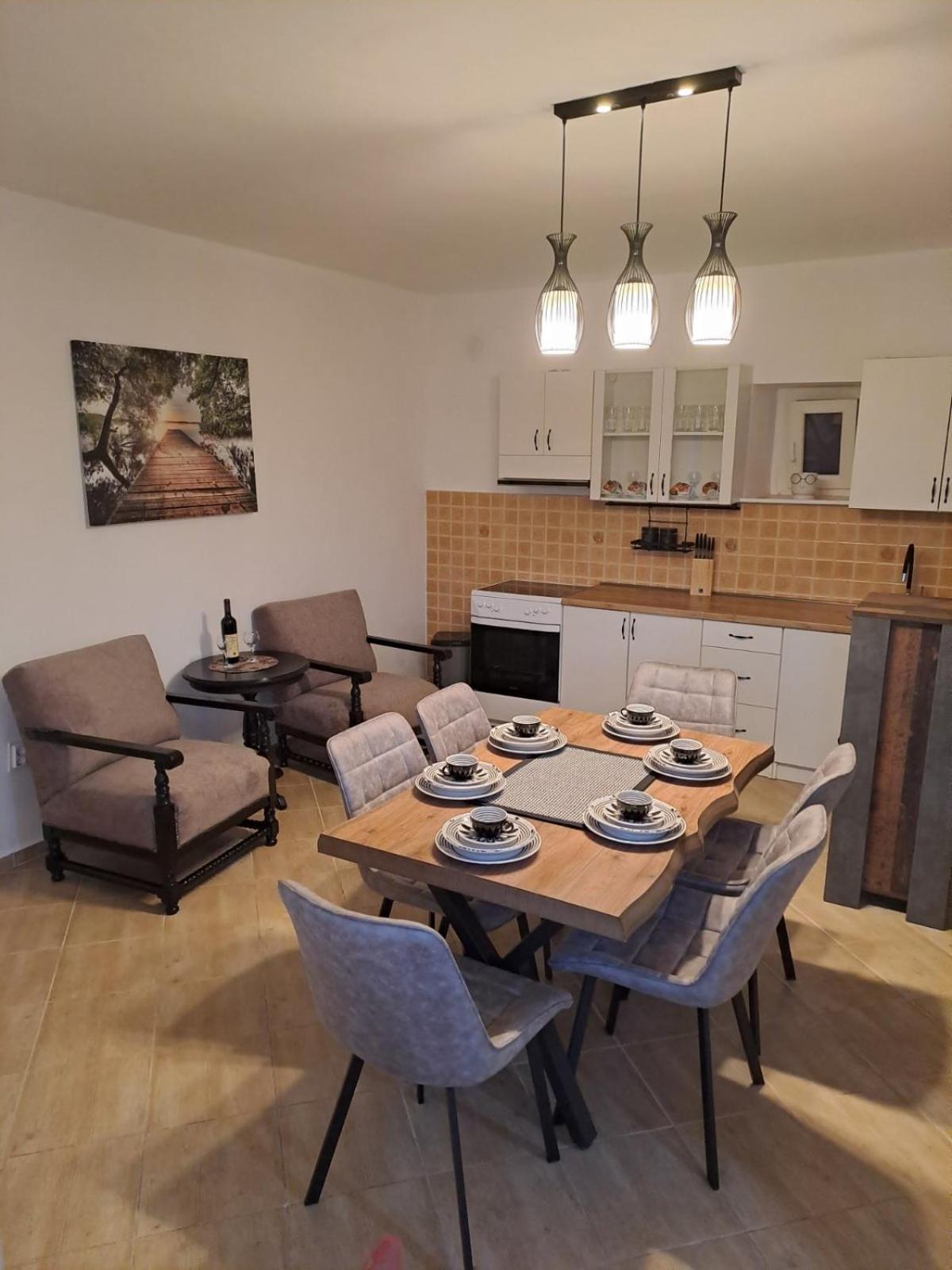 Village House DIMS