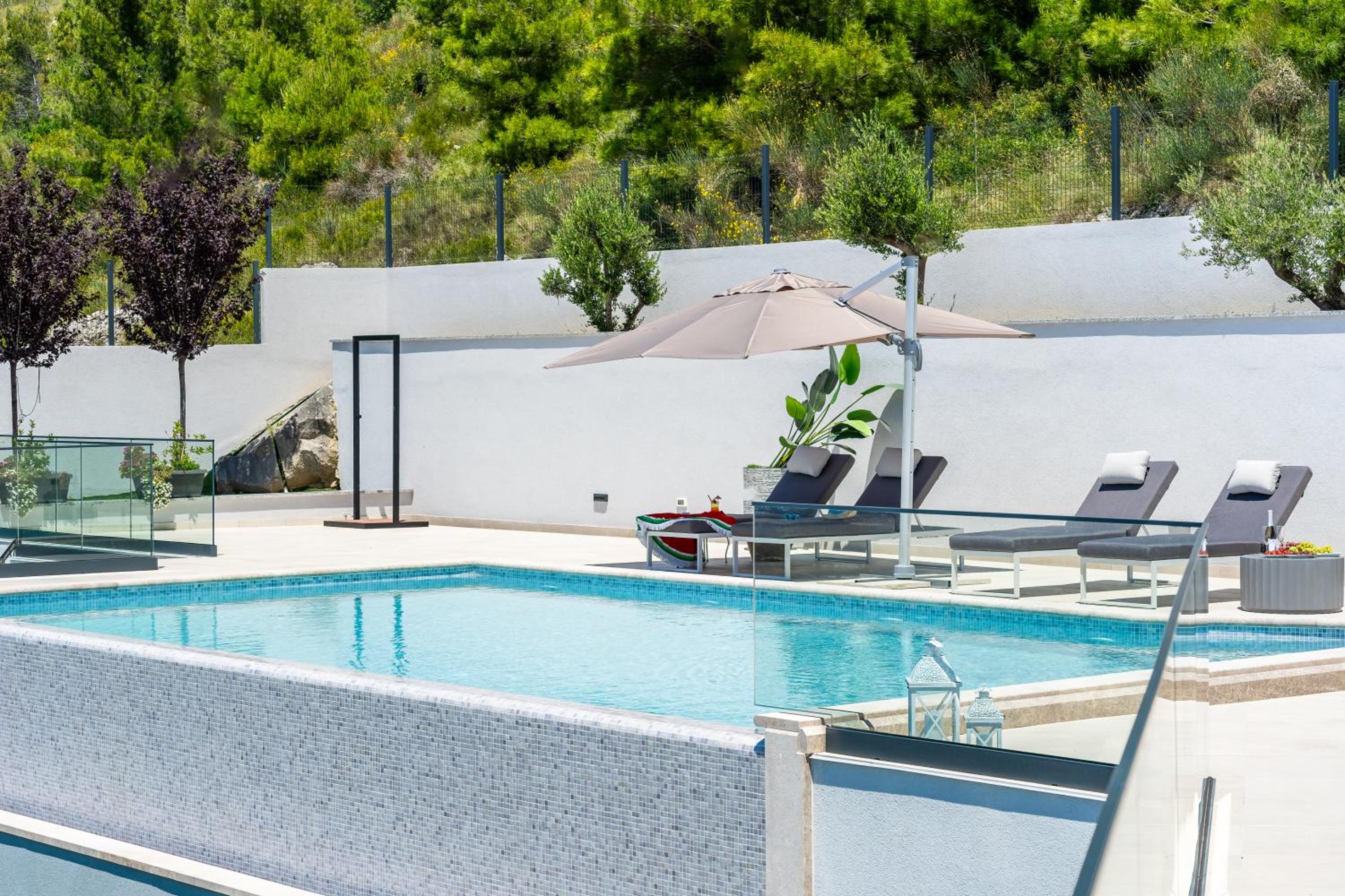 Villa Naaria, unique view, infinity pool and complete privacy view 4